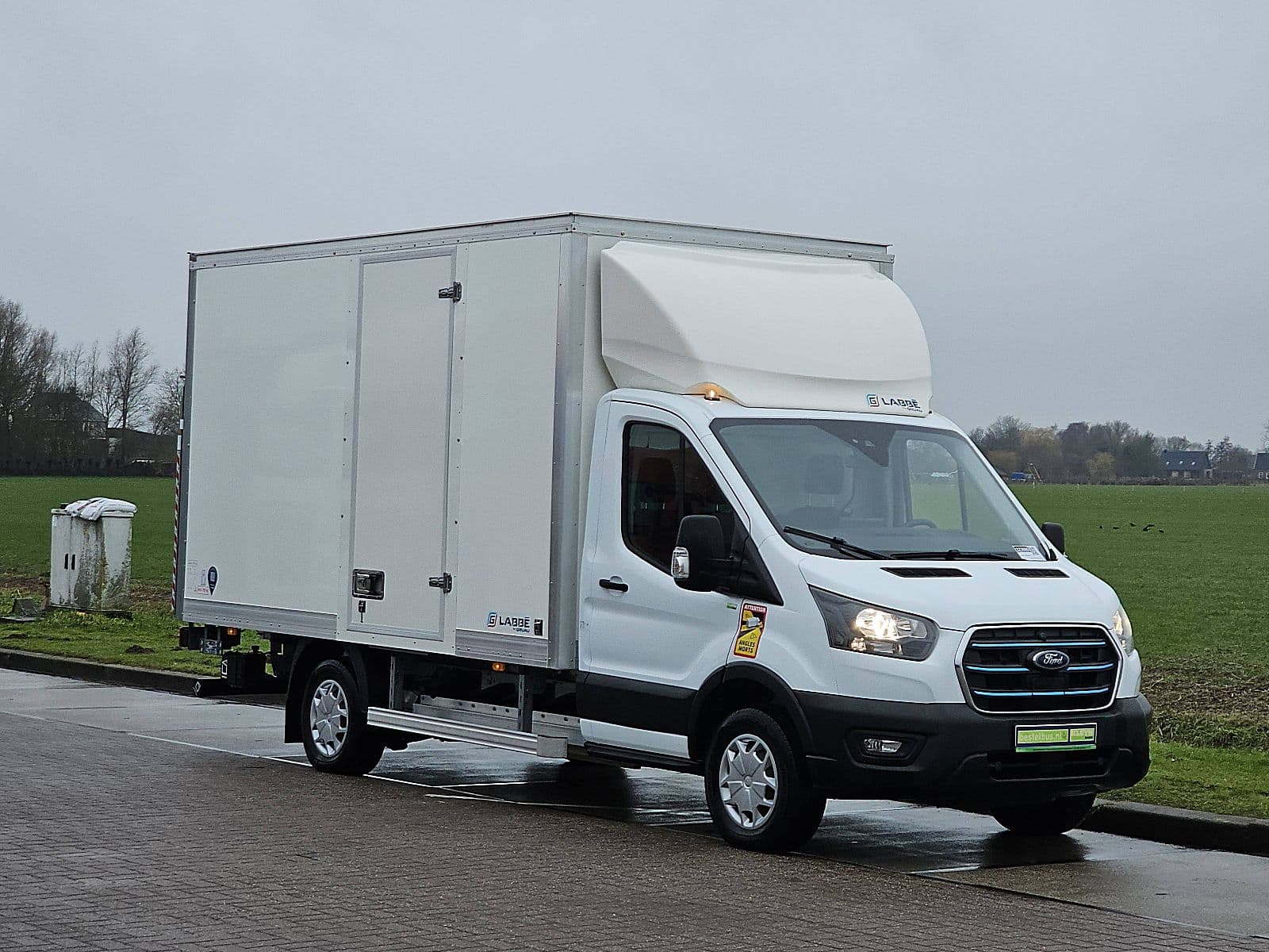 Ford E-Transit thumbnail 4