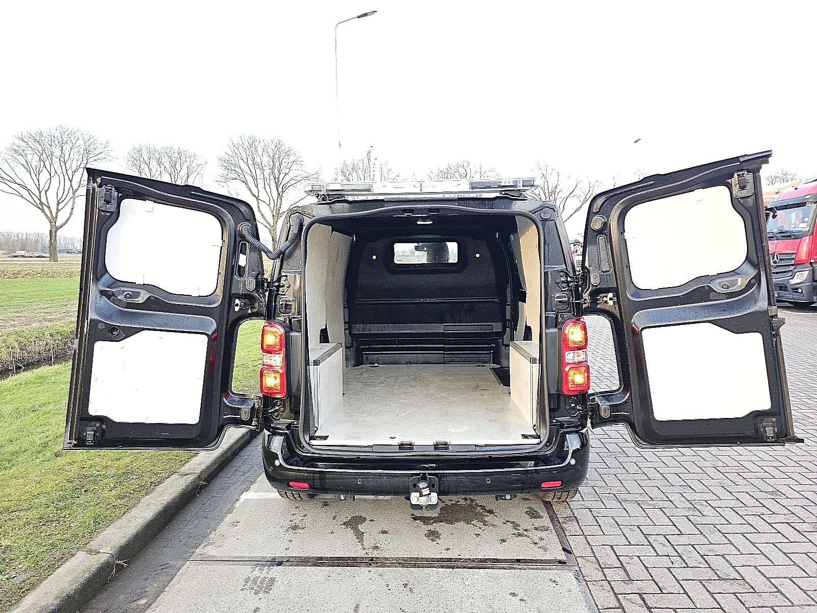 Opel Vivaro thumbnail 11