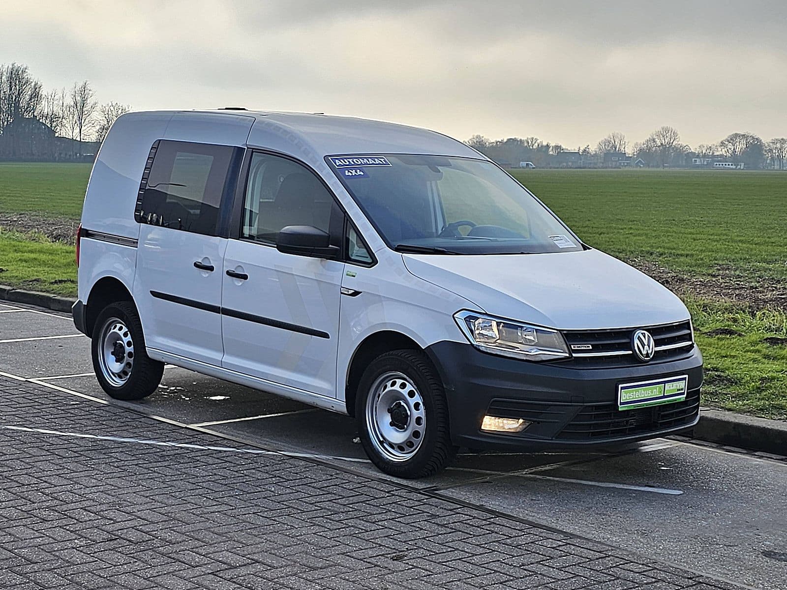 Volkswagen Caddy thumbnail 4