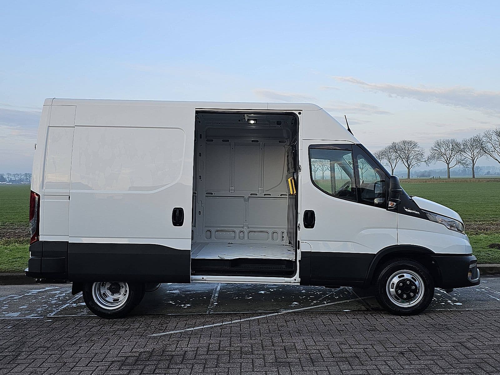 Iveco Daily thumbnail 13