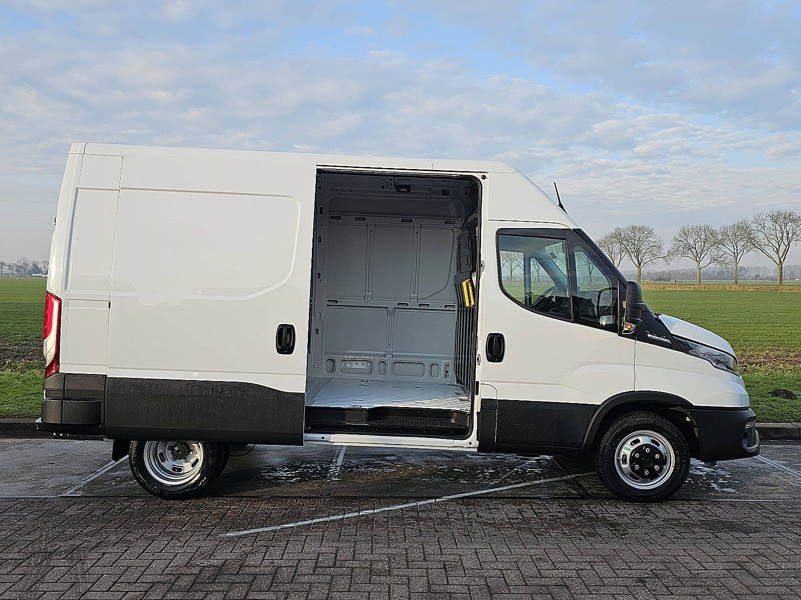 Iveco Daily thumbnail 13