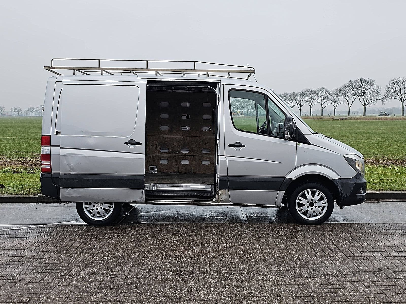 Mercedes-Benz Sprinter thumbnail 11