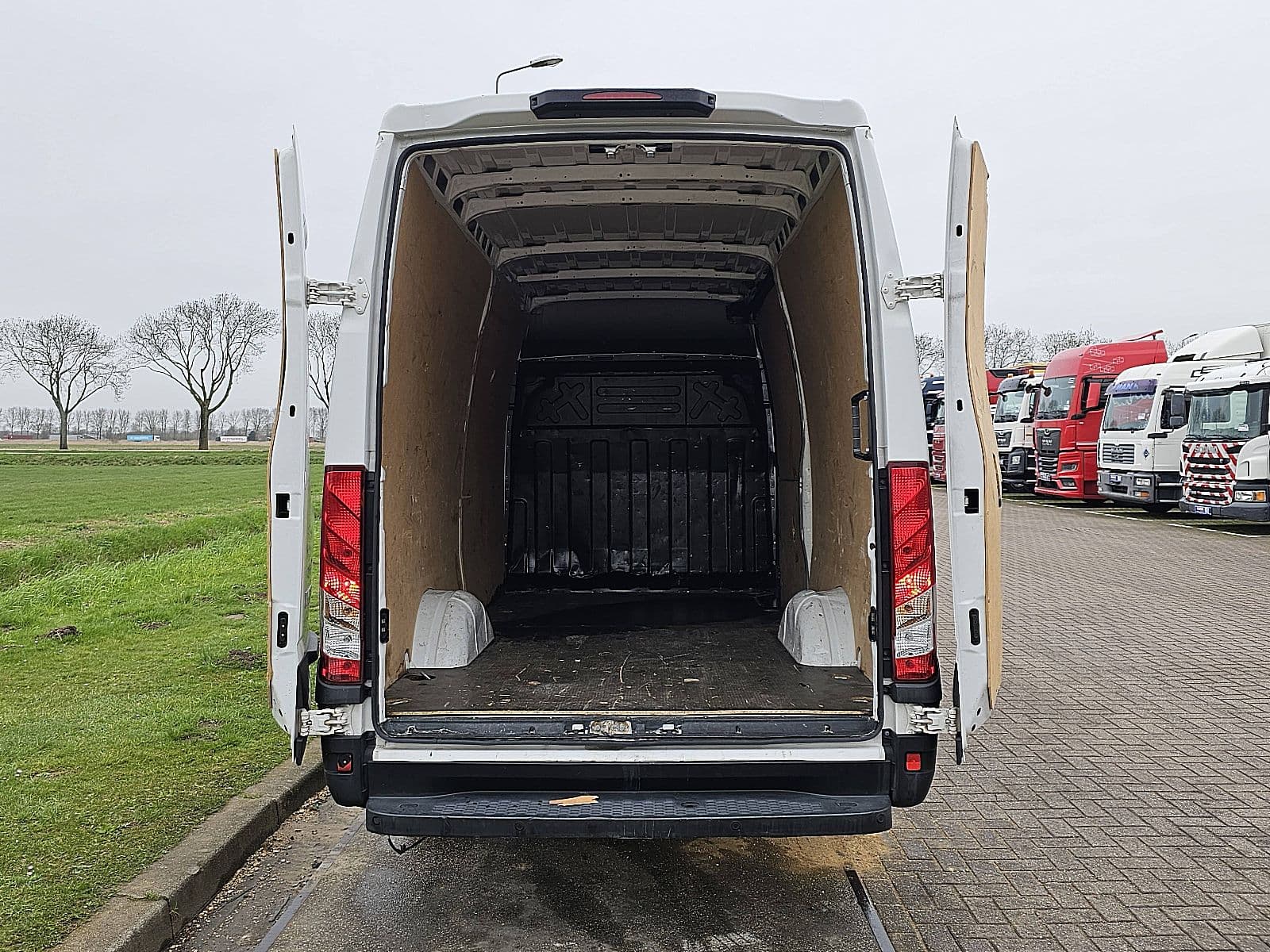 Iveco Daily thumbnail 12