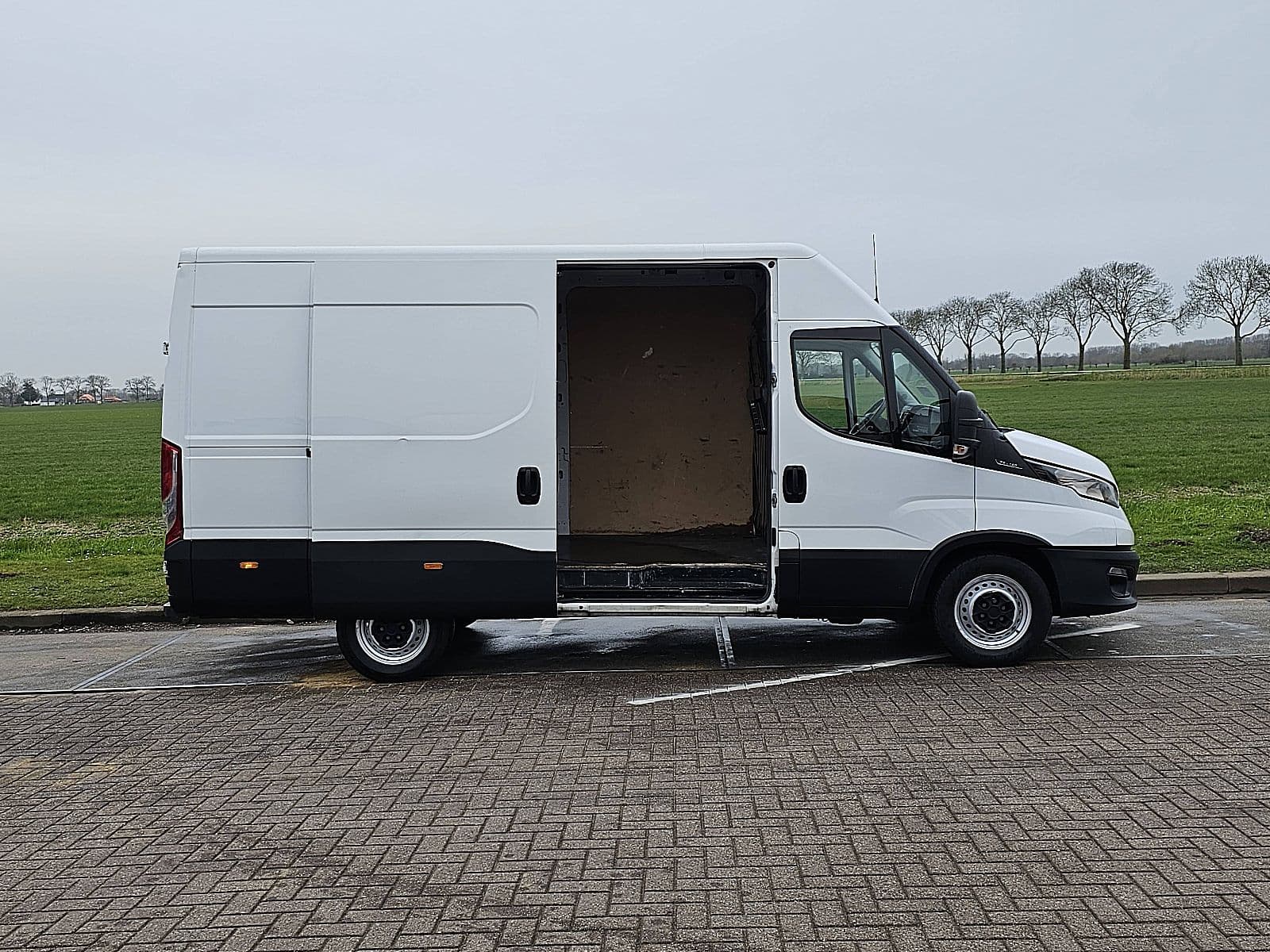 Iveco Daily thumbnail 13