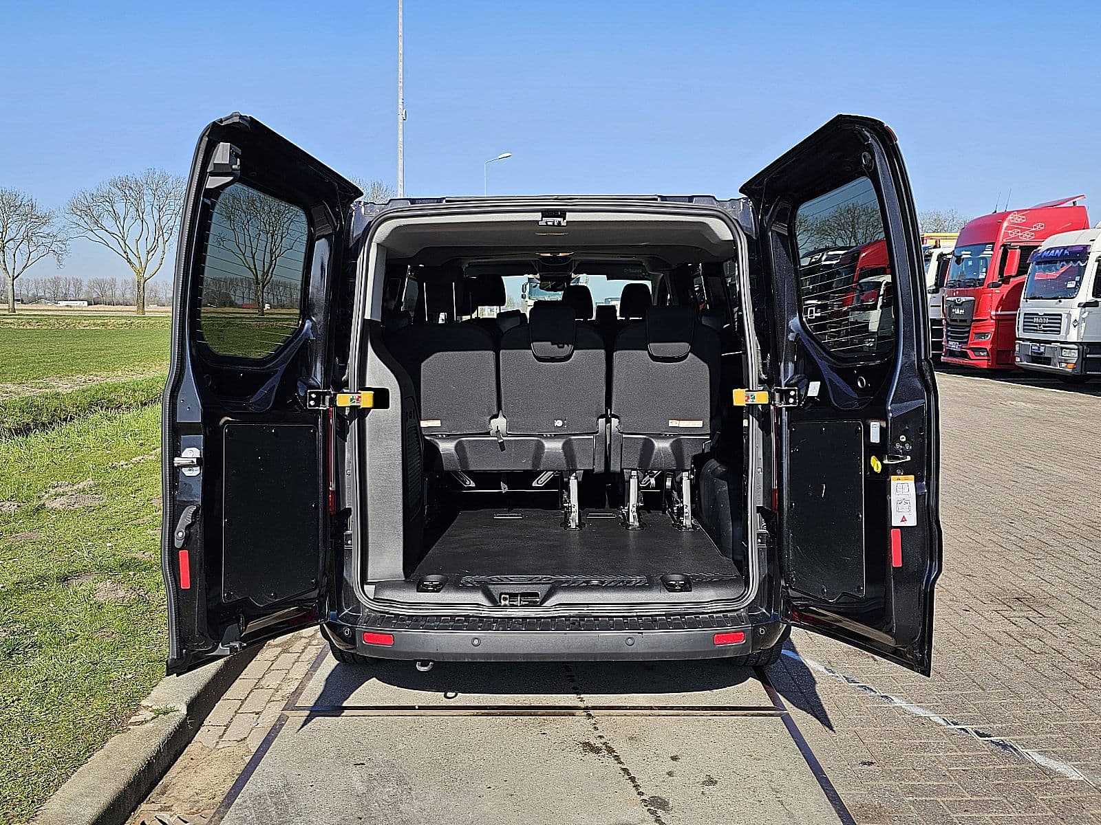 Ford Transit thumbnail 15