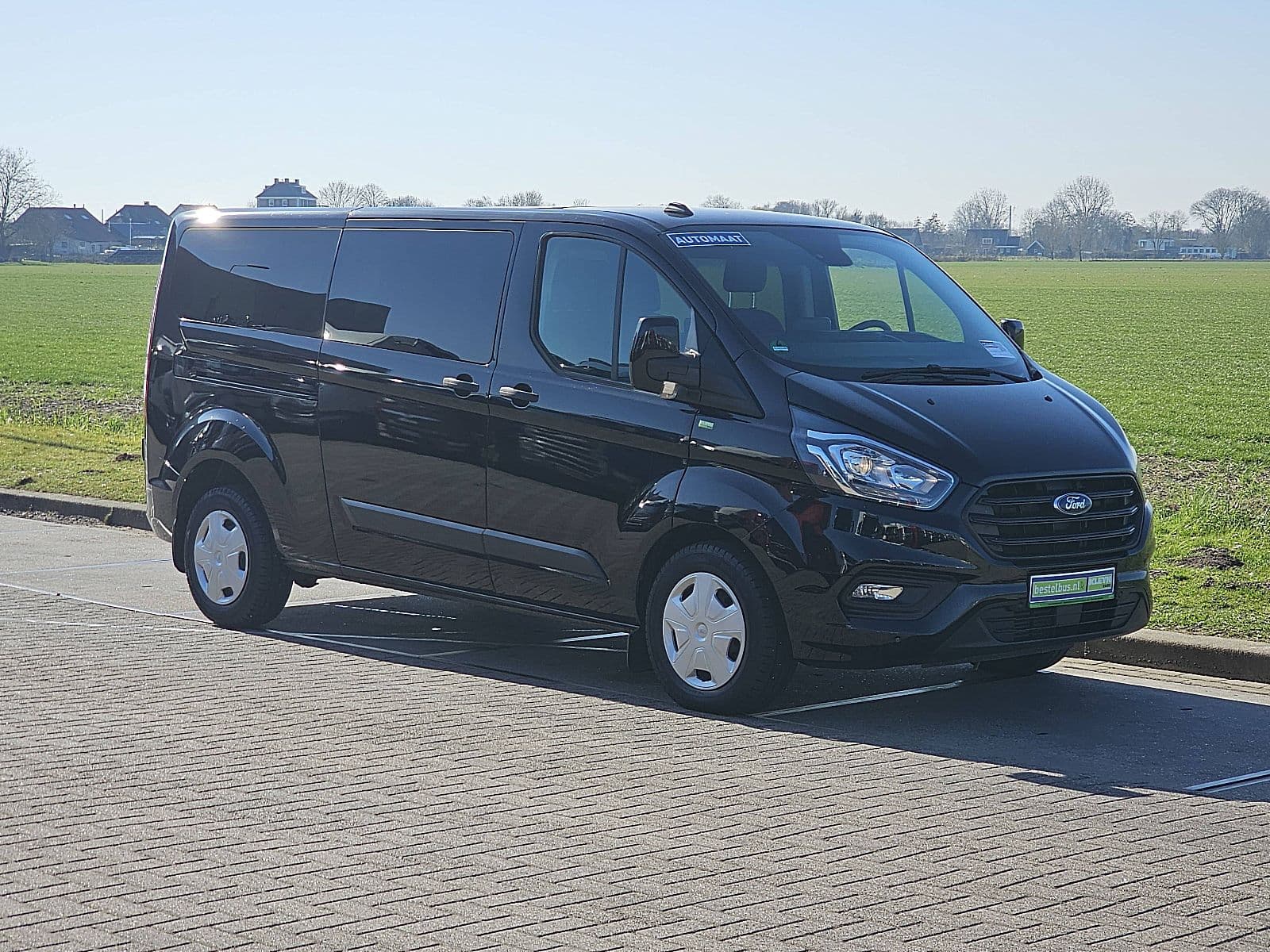 Ford Transit thumbnail 4