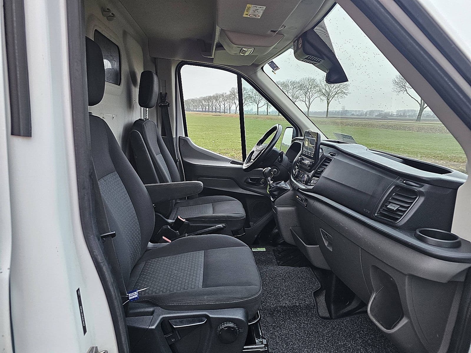 Ford Transit thumbnail 6