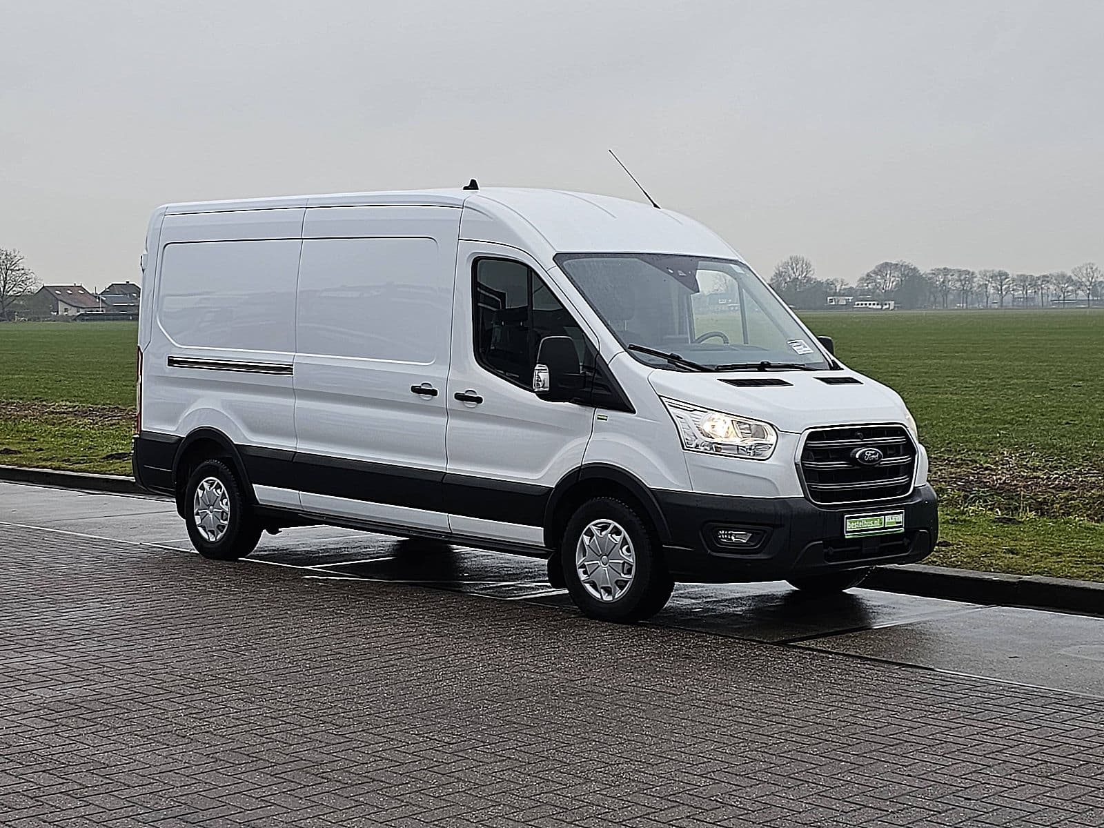 Ford Transit thumbnail 4