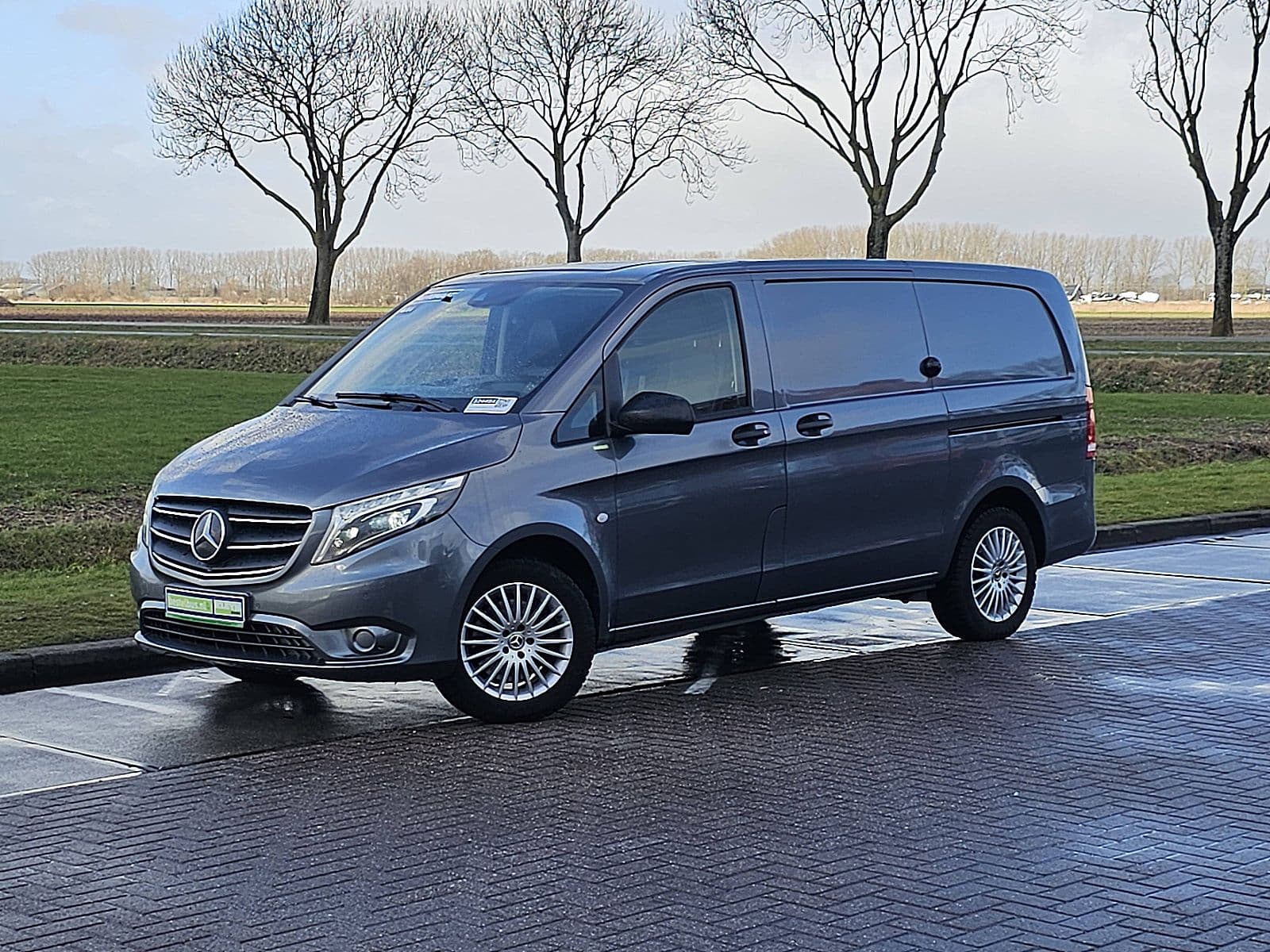 Mercedes-Benz Vito thumbnail 2