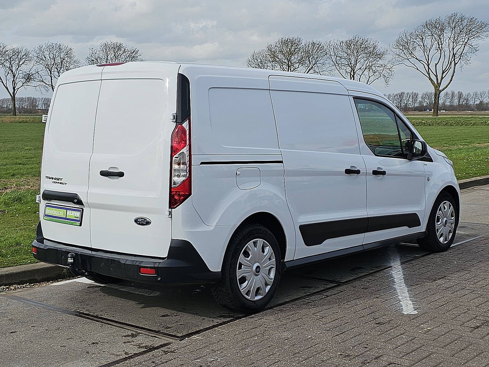 Ford Transit thumbnail 3