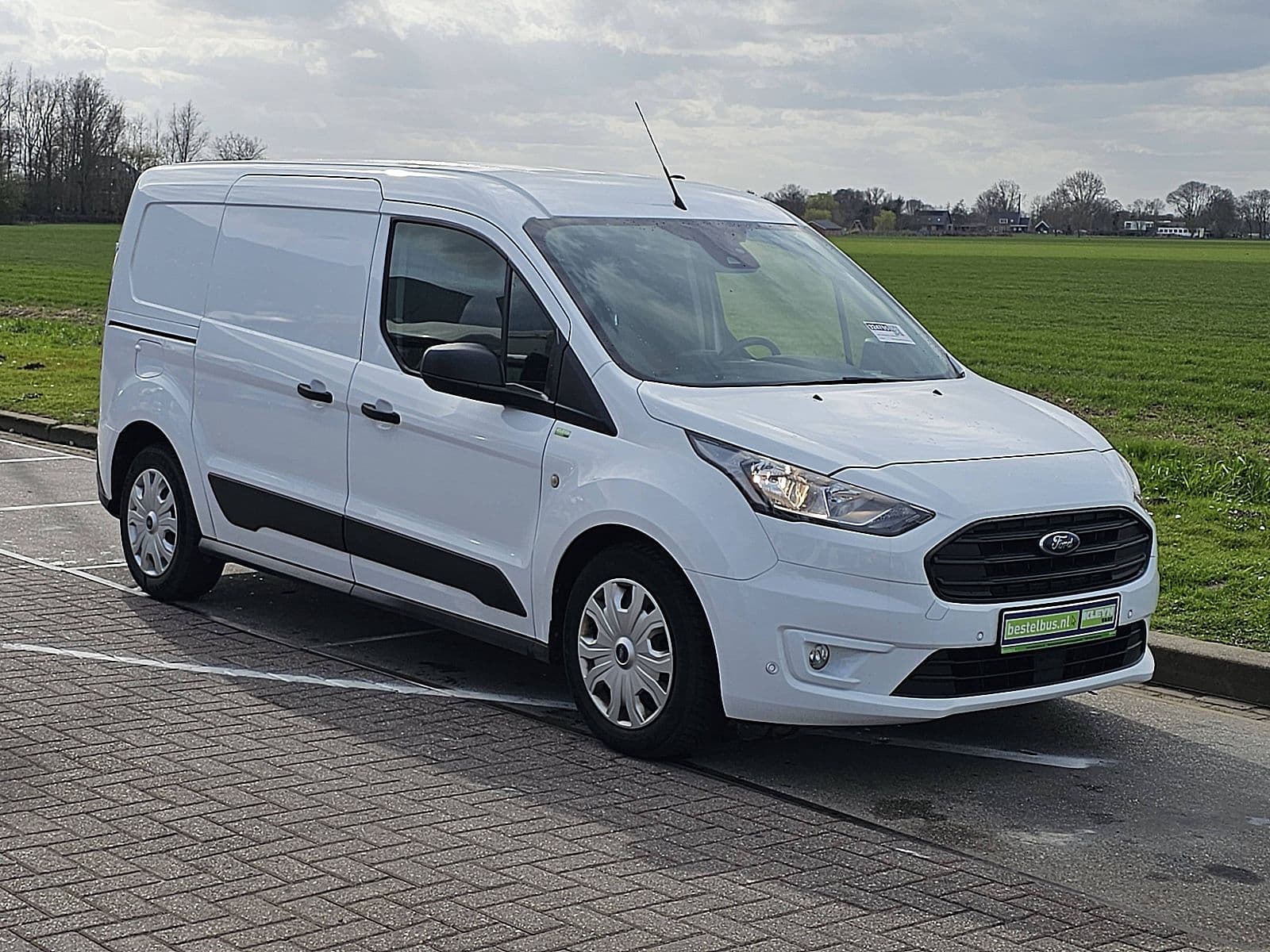 Ford Transit thumbnail 4