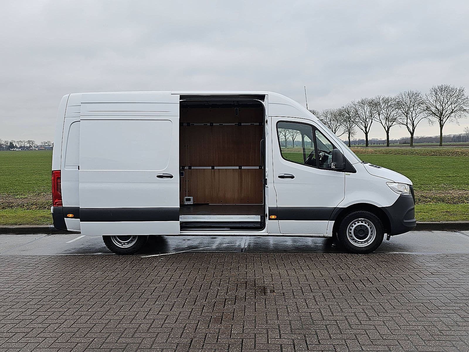 Mercedes-Benz Sprinter thumbnail 13