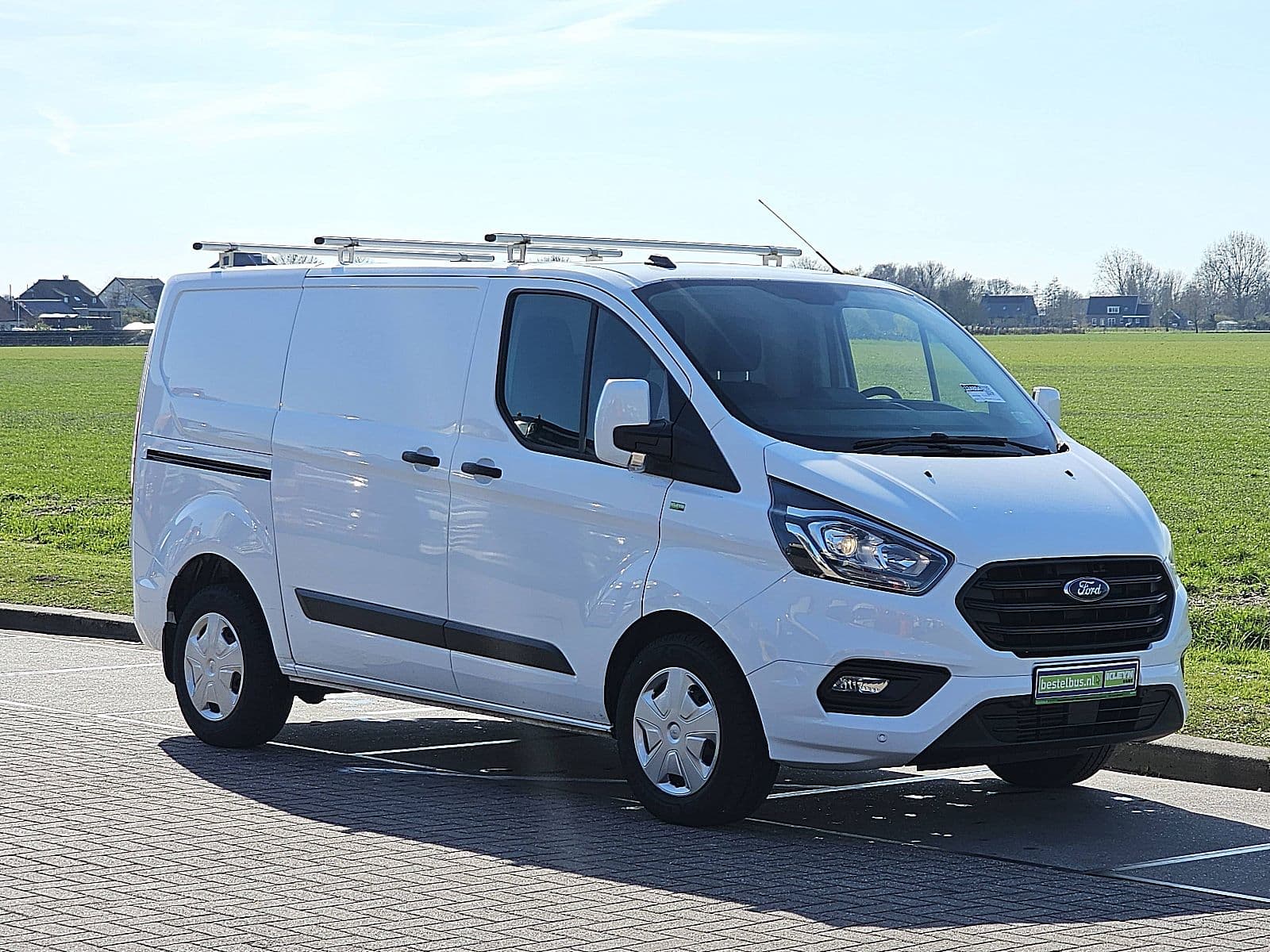 Ford Transit thumbnail 4