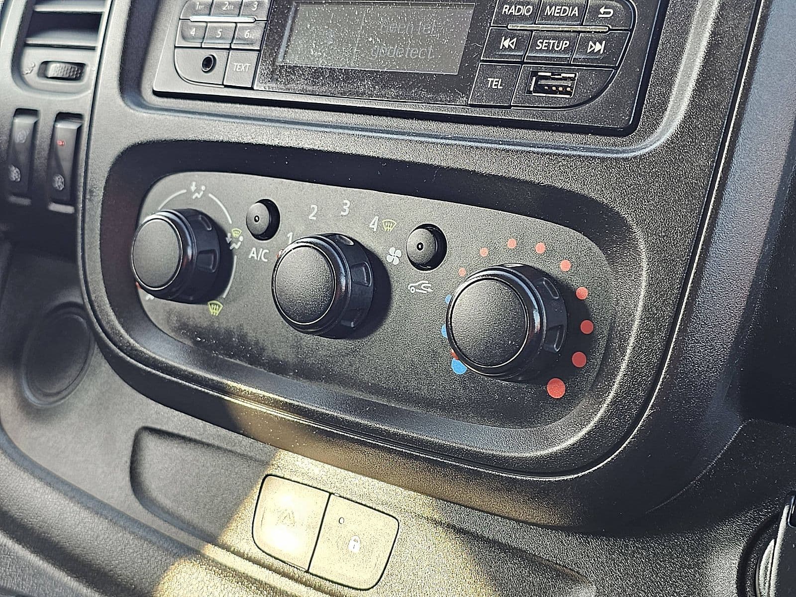 Opel Vivaro thumbnail 9