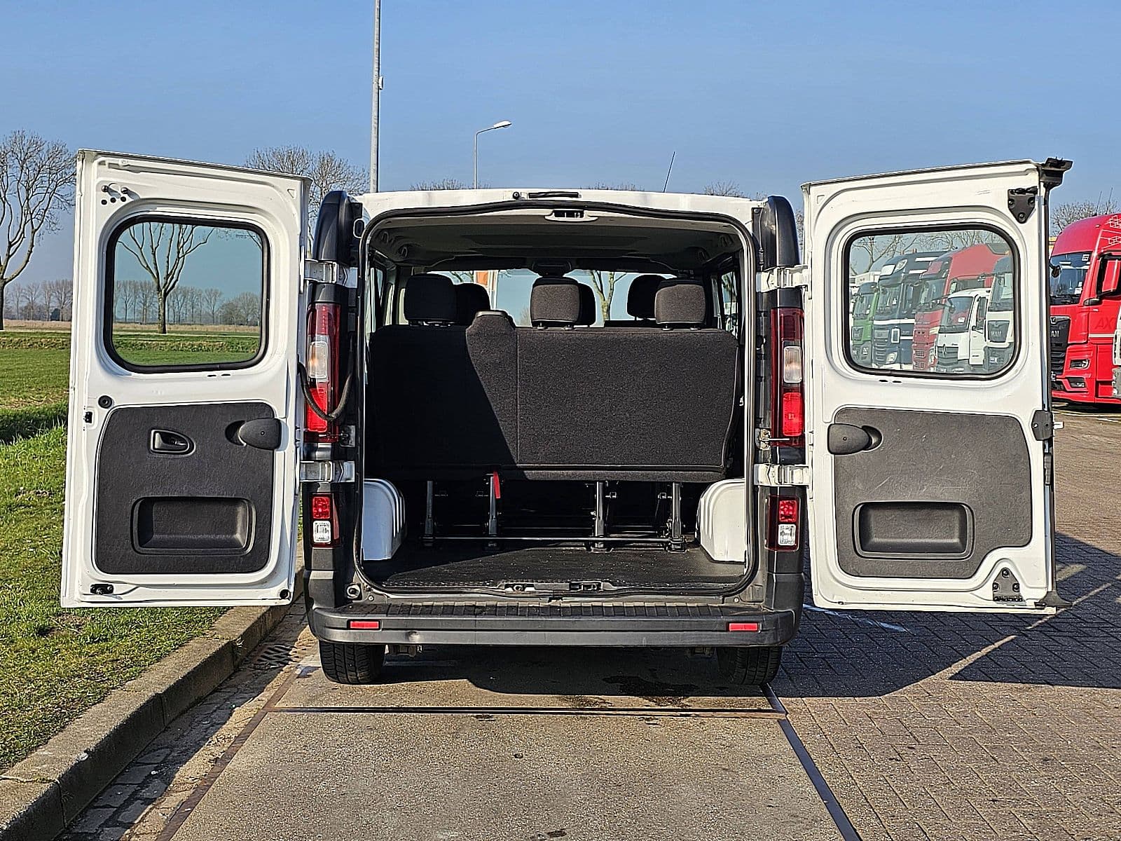 Opel Vivaro thumbnail 14