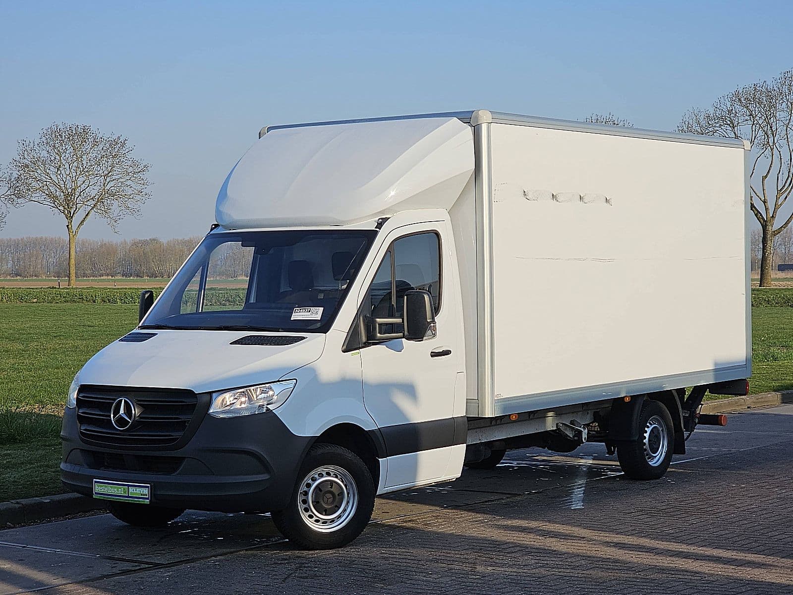 Mercedes-Benz Sprinter thumbnail 2