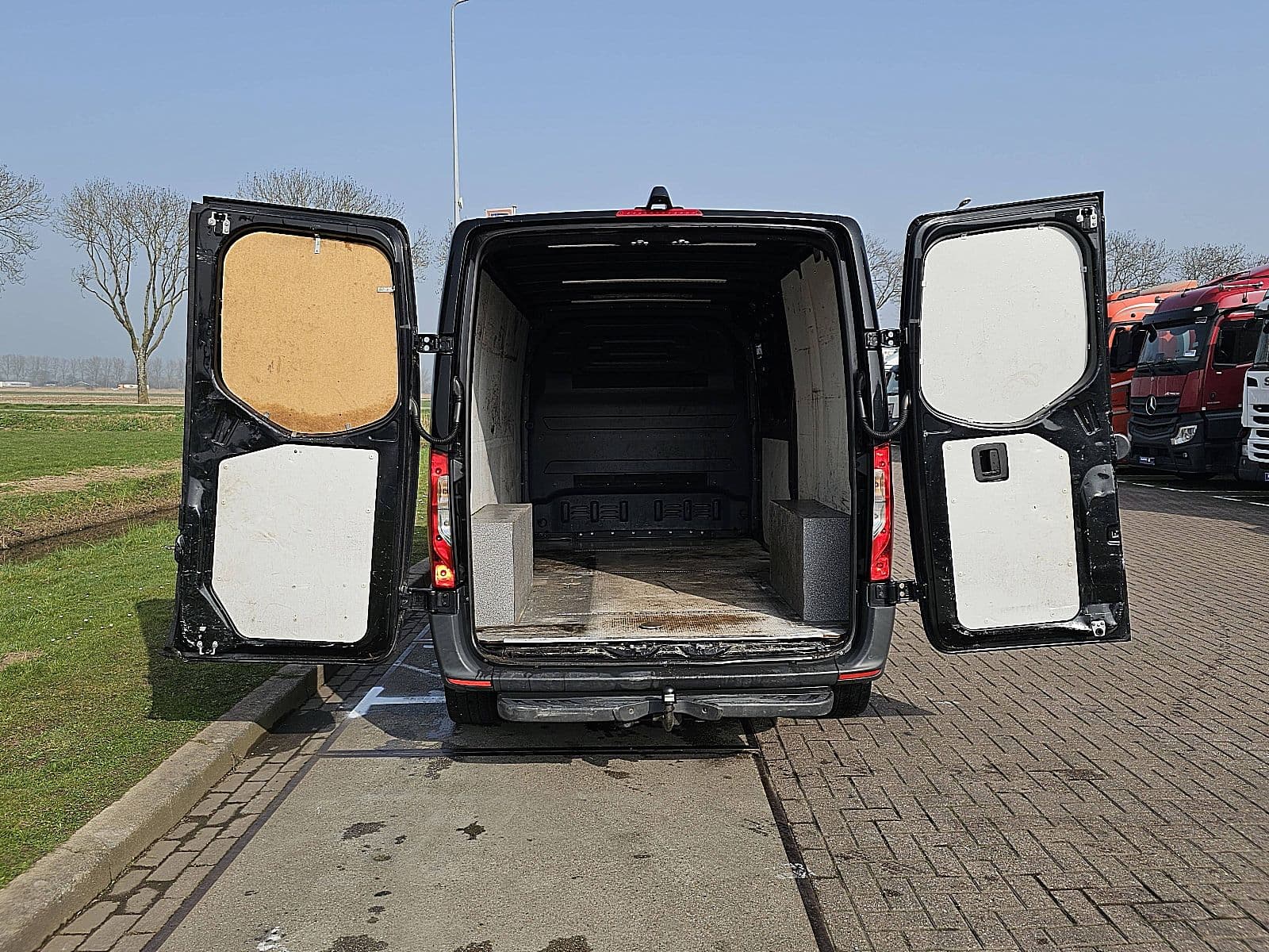 Mercedes-Benz Sprinter thumbnail 13