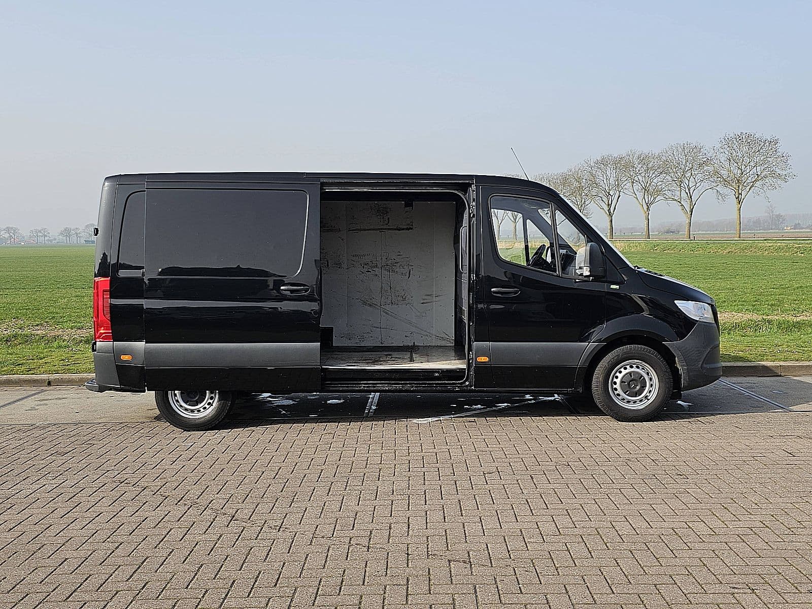 Mercedes-Benz Sprinter thumbnail 14