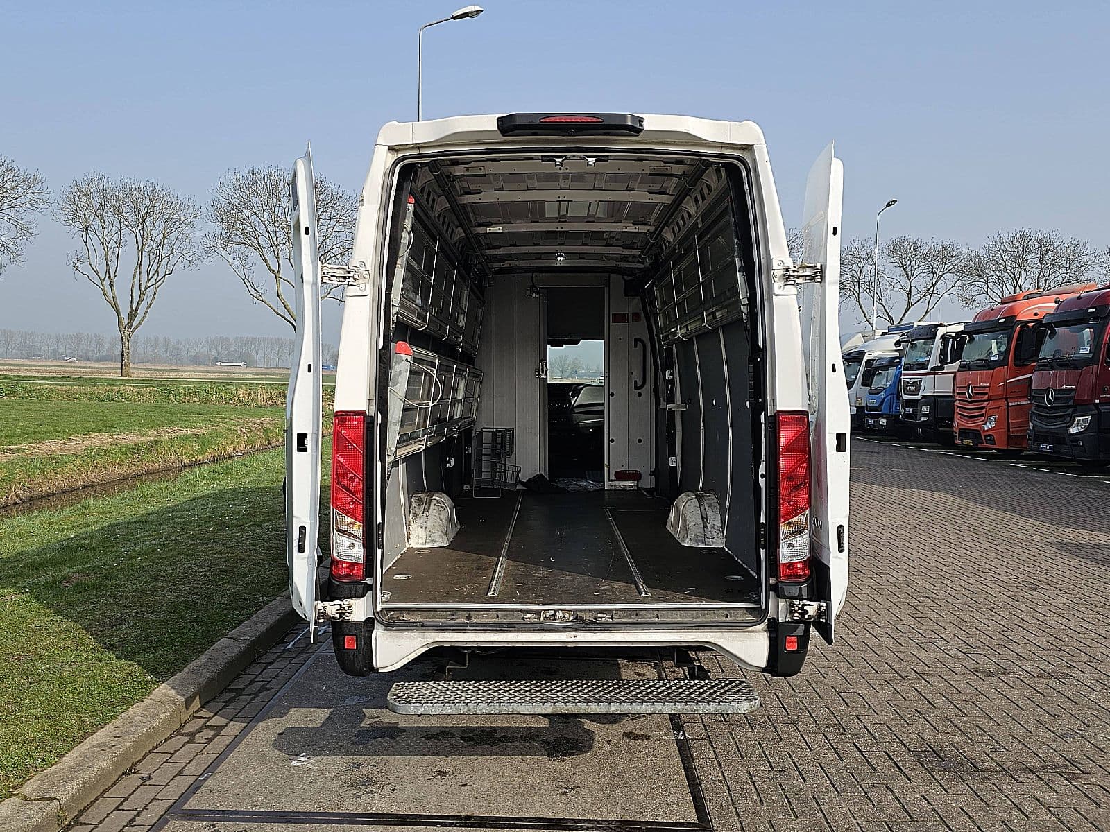 Iveco Daily thumbnail 11