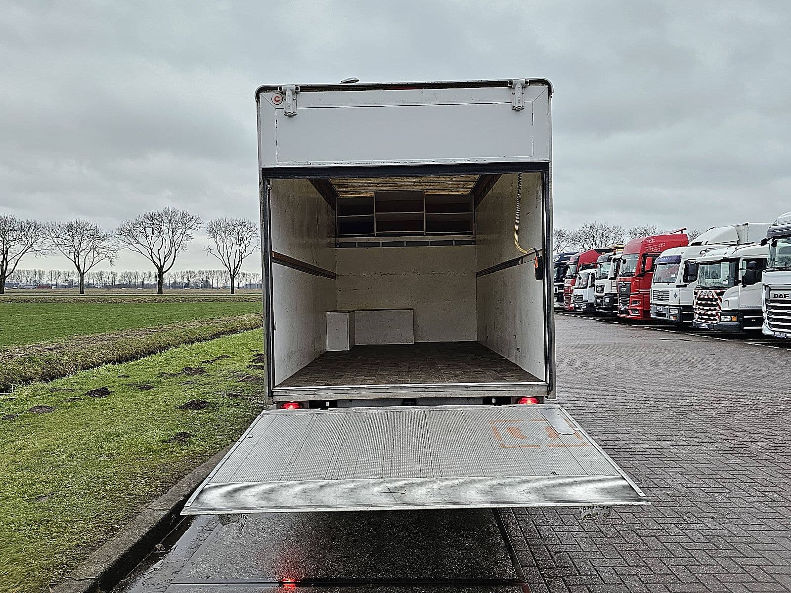 Volkswagen Crafter thumbnail 11