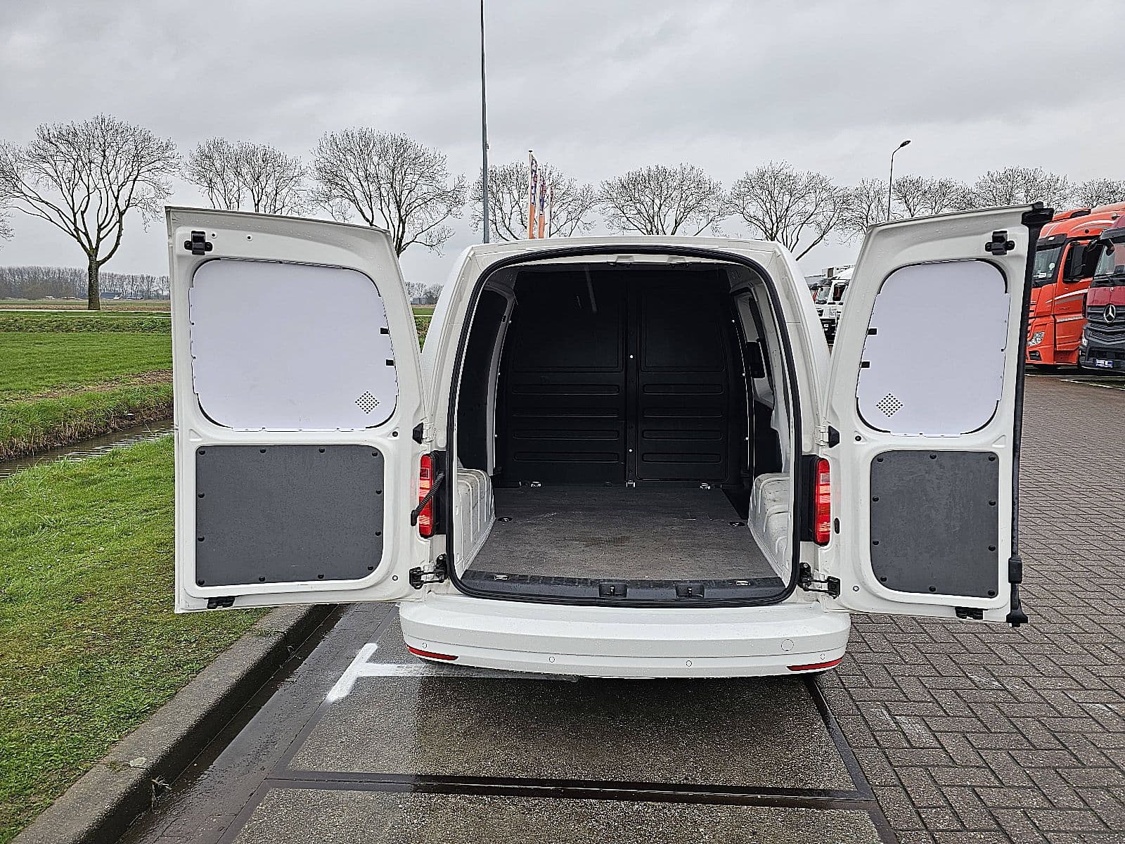 Volkswagen Caddy thumbnail 13