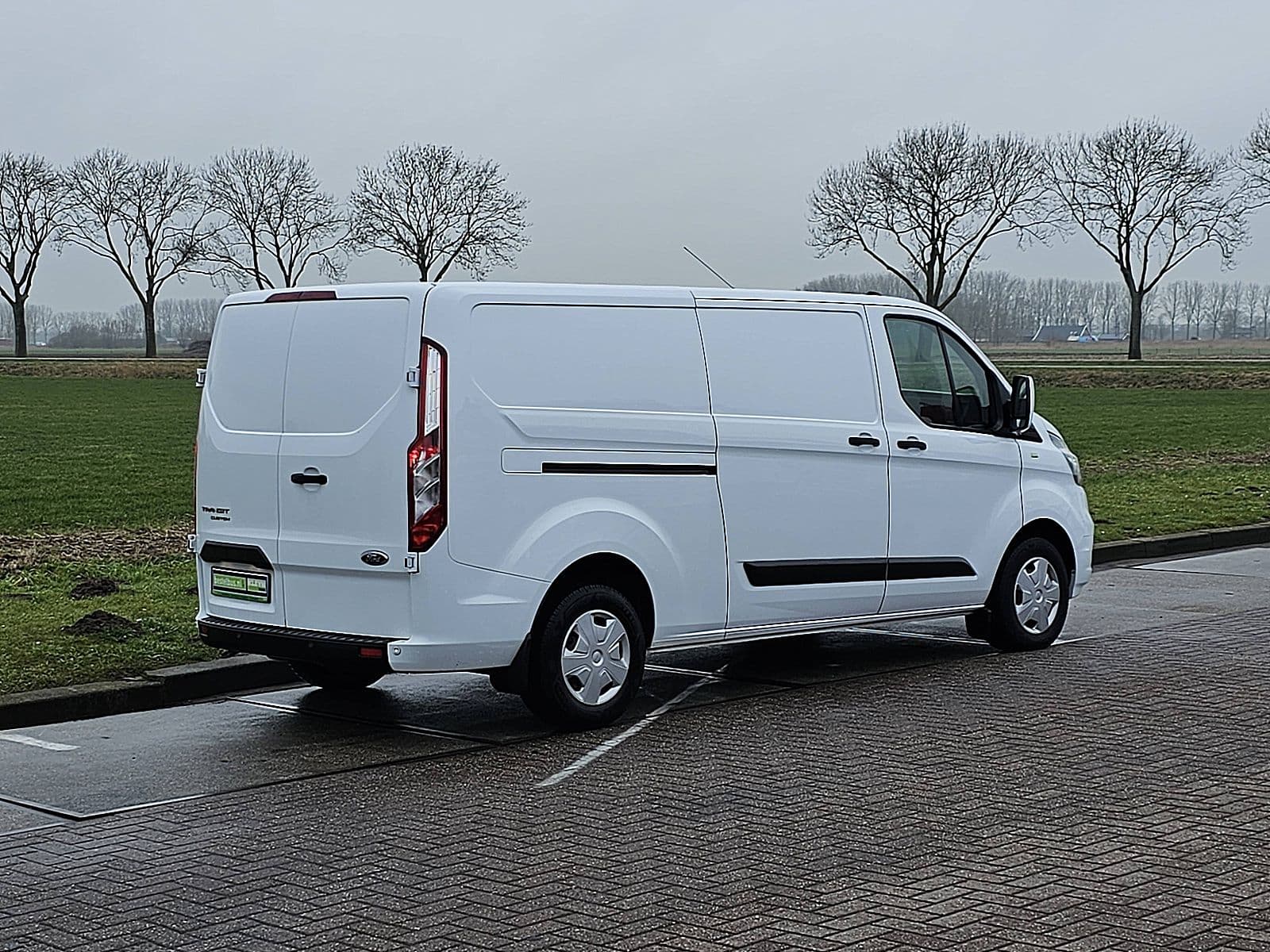 Ford Transit thumbnail 3