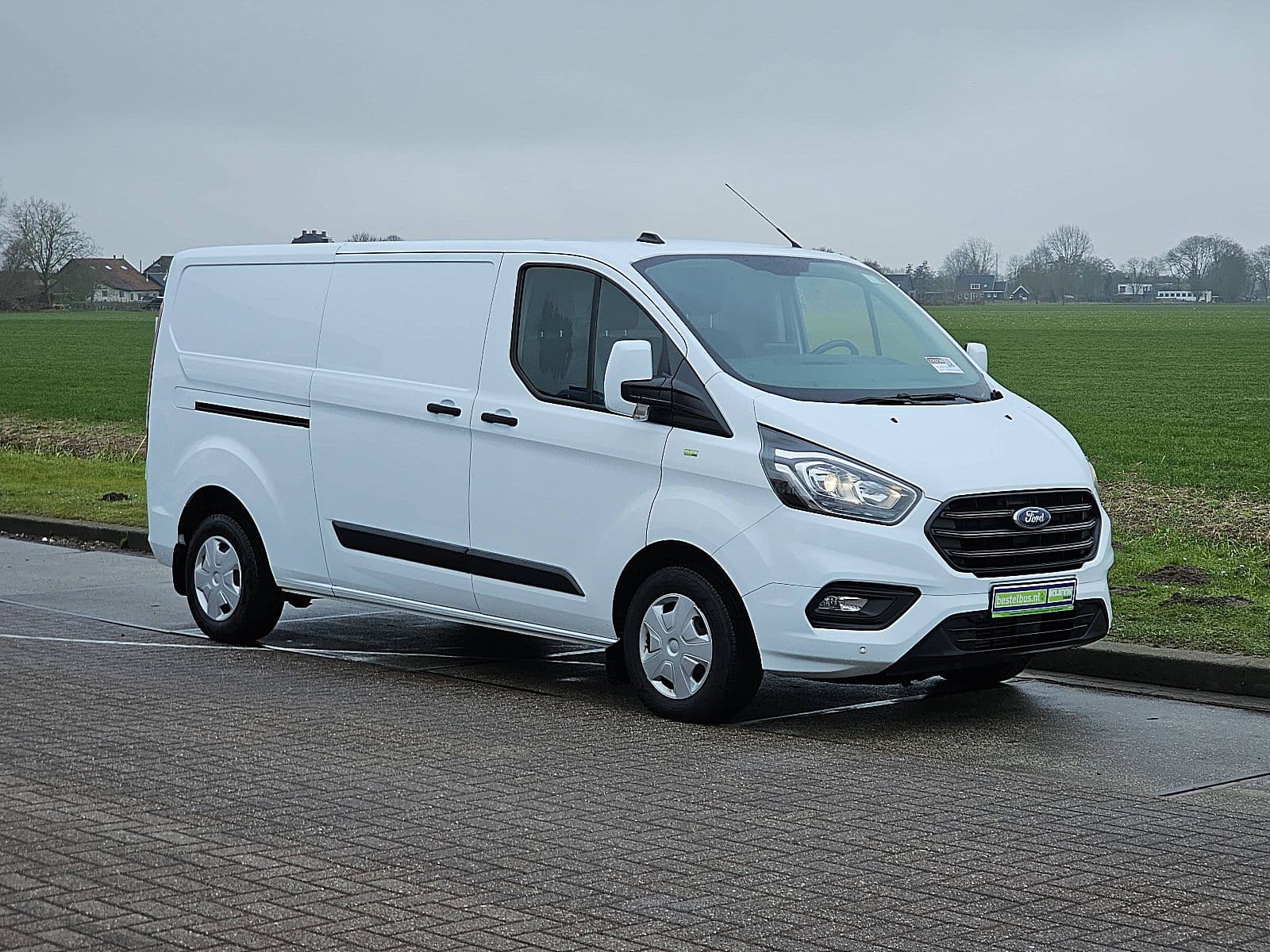 Ford Transit thumbnail 4