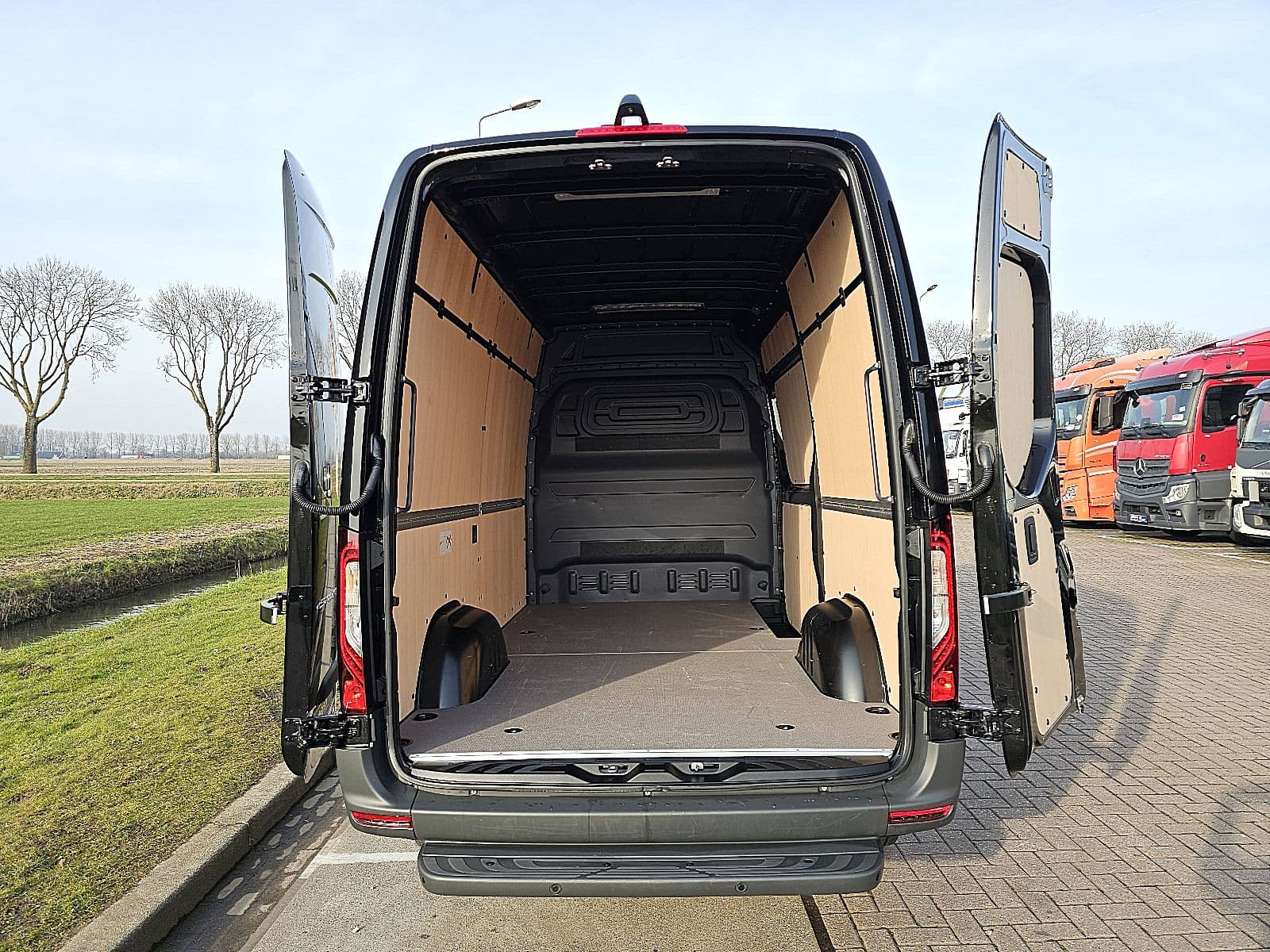 Mercedes-Benz Esprinter thumbnail 14