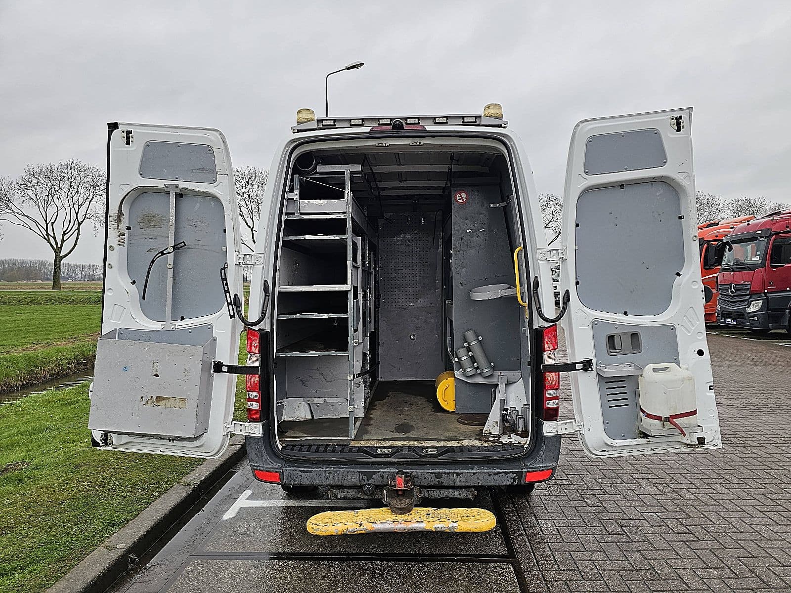 Mercedes-Benz Sprinter thumbnail 13