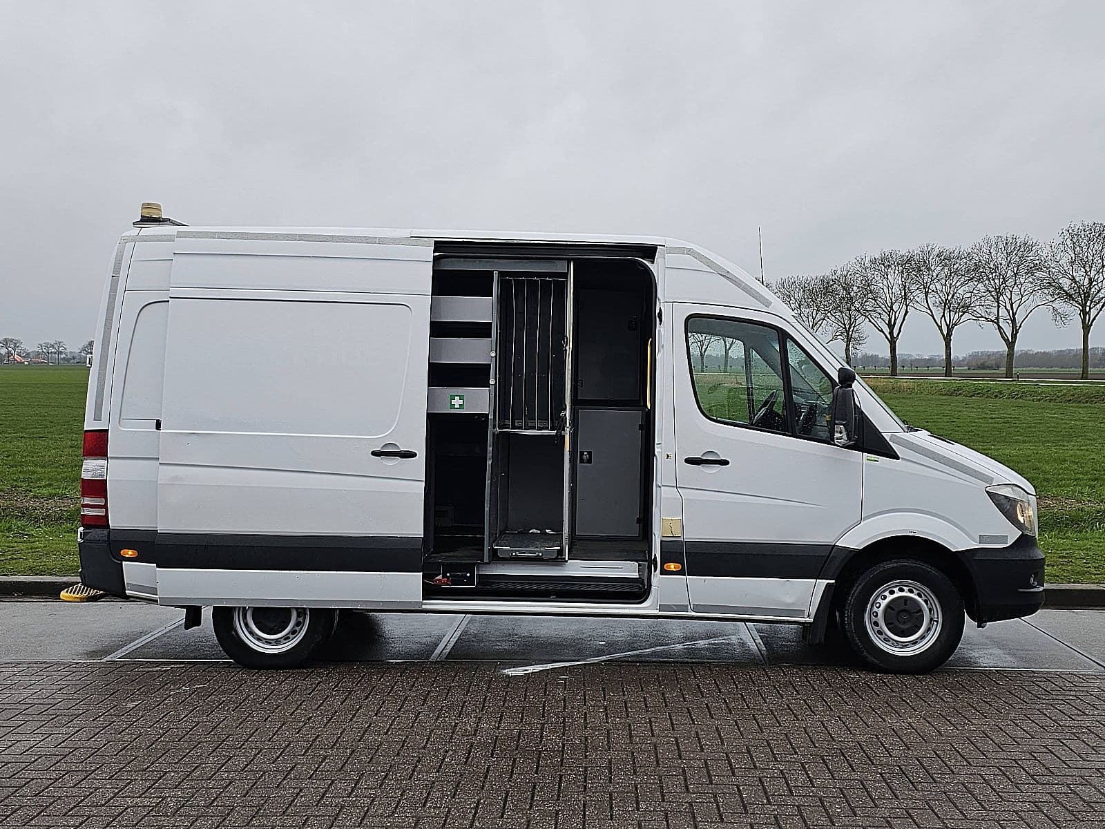 Mercedes-Benz Sprinter thumbnail 14