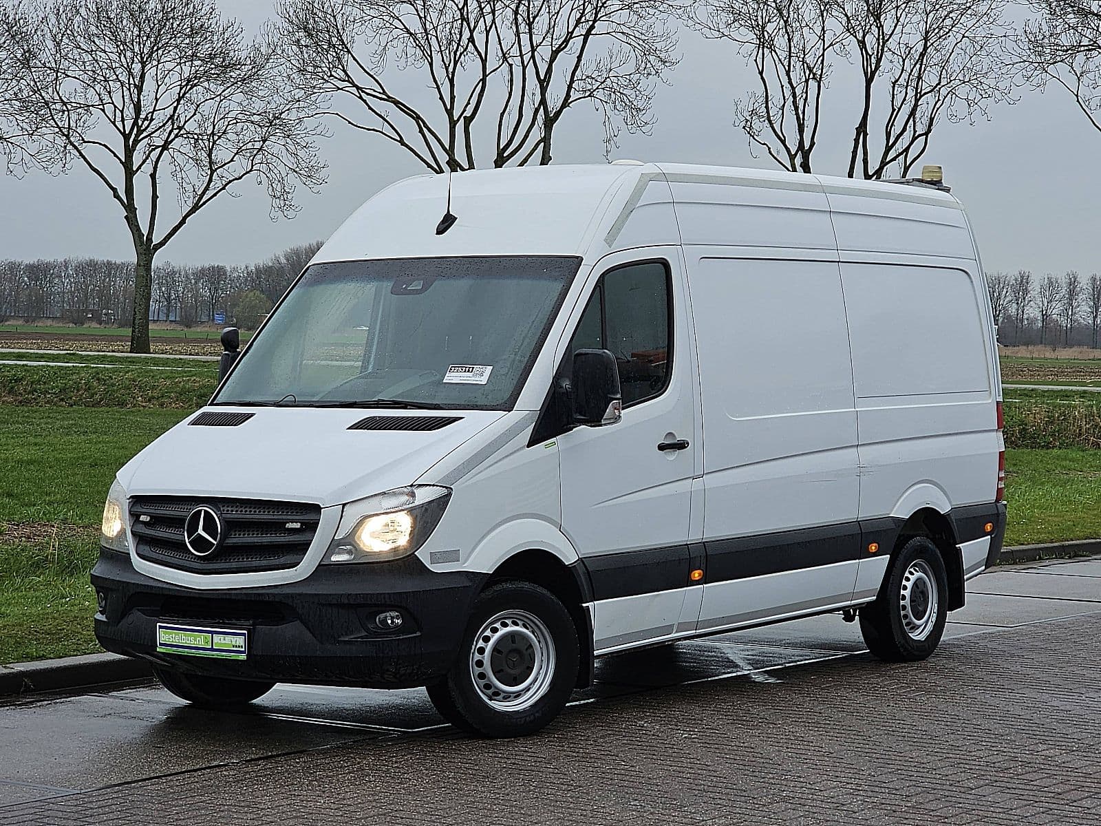 Mercedes-Benz Sprinter thumbnail 2