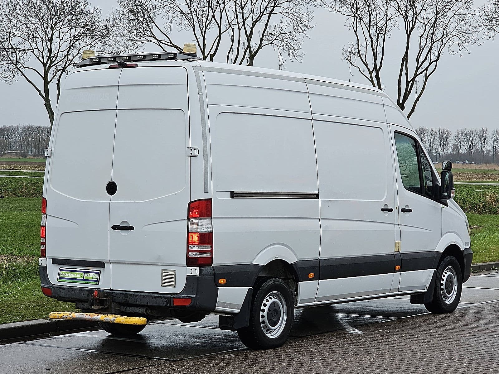 Mercedes-Benz Sprinter thumbnail 3