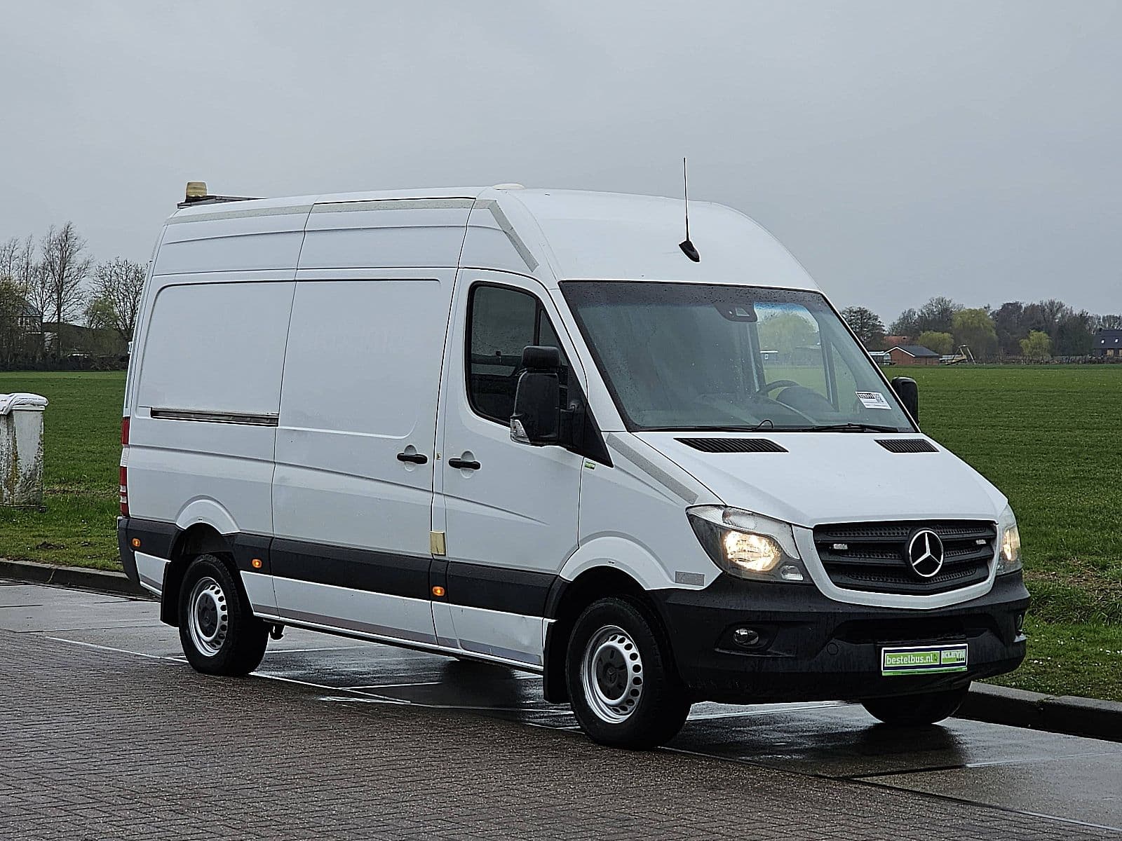 Mercedes-Benz Sprinter thumbnail 4