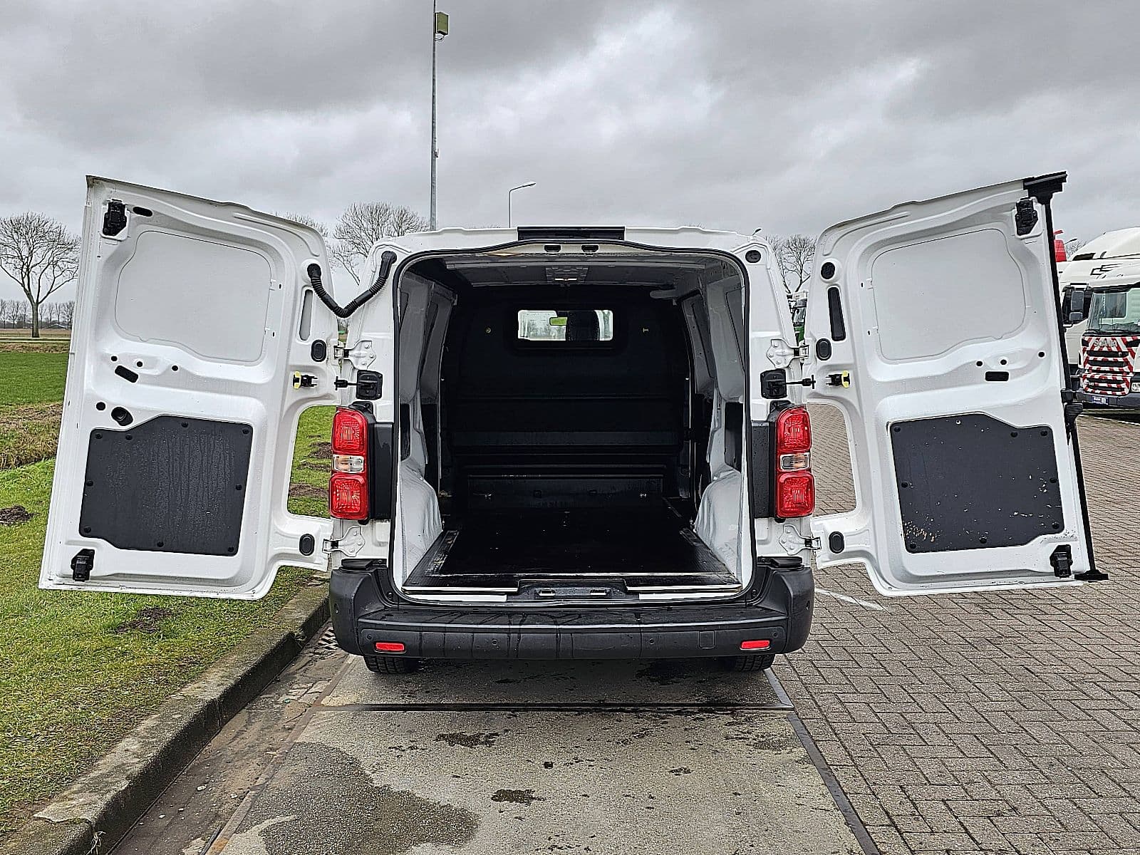 Opel Vivaro thumbnail 14