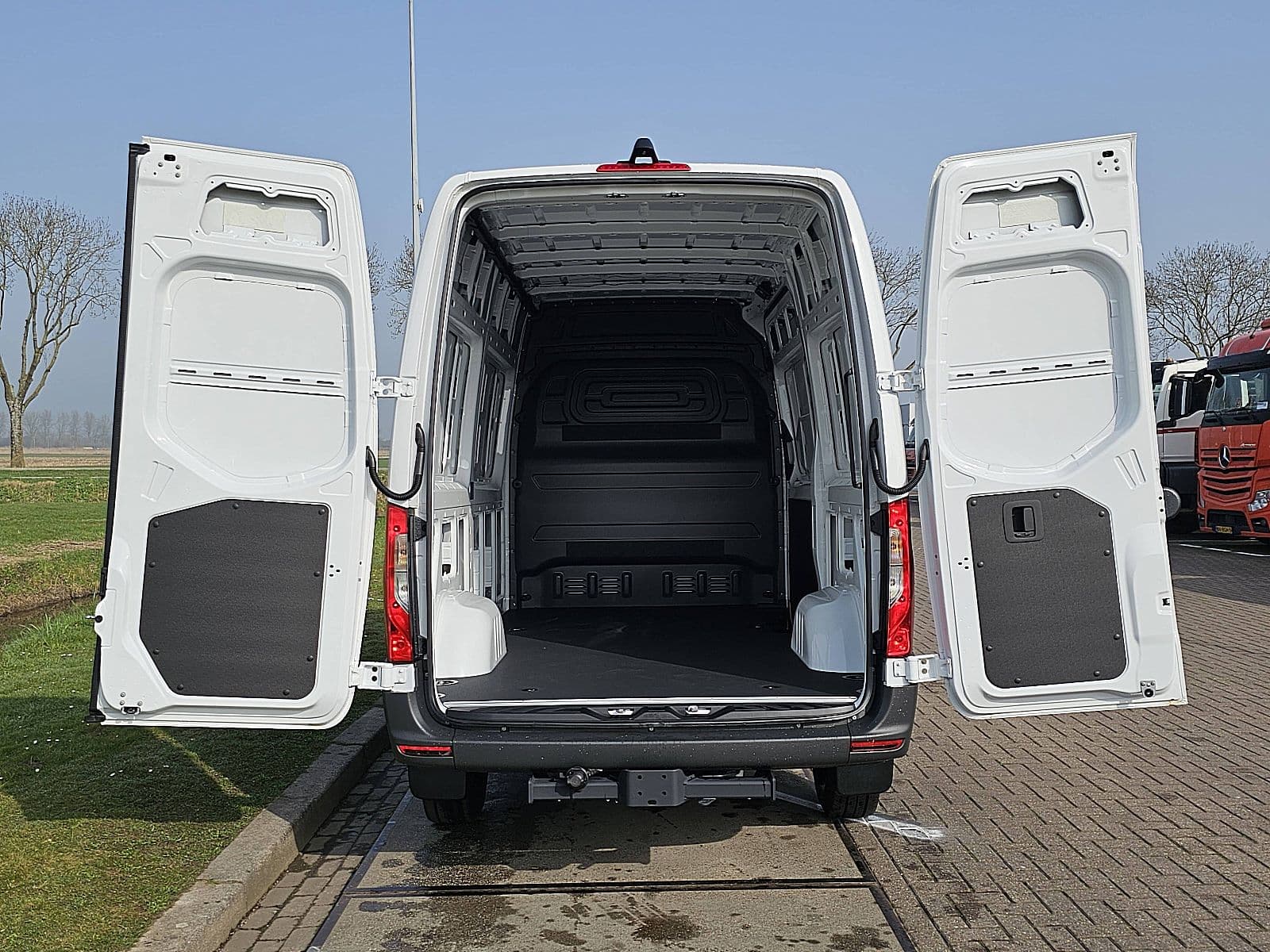 Mercedes-Benz Esprinter thumbnail 12