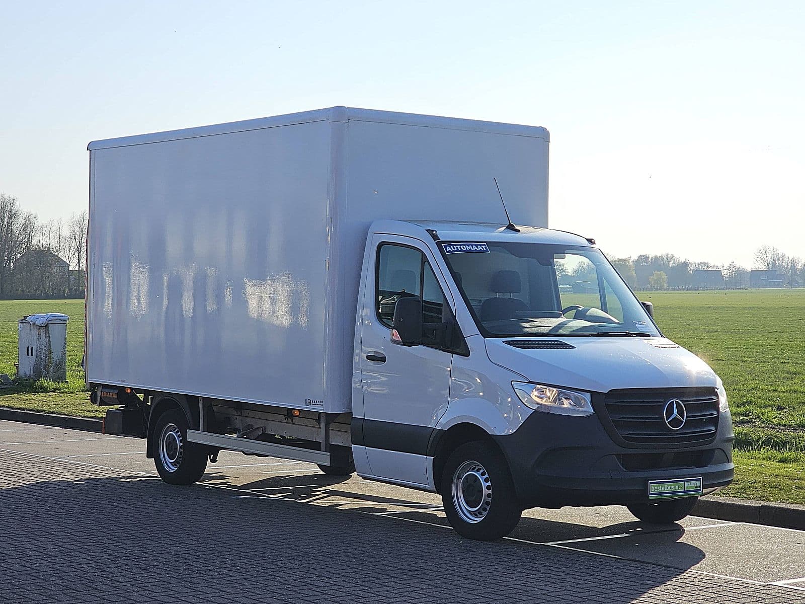 Mercedes-Benz Sprinter thumbnail 4