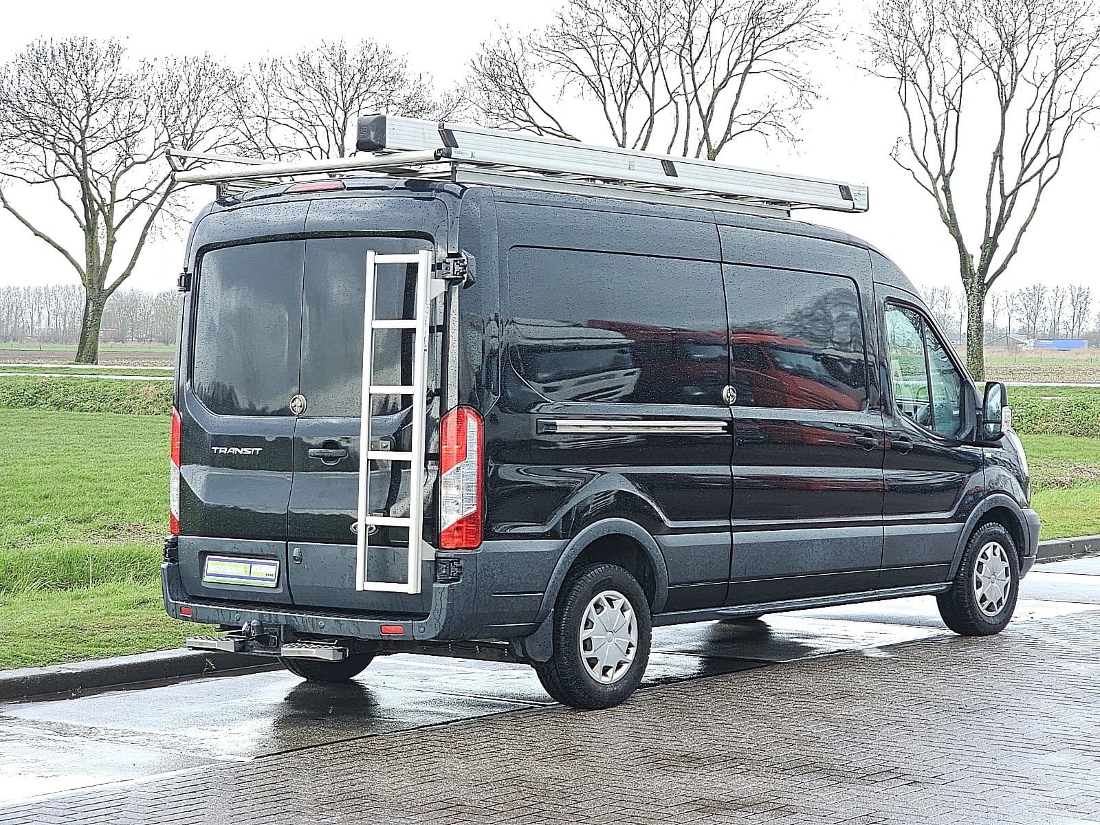 Ford Transit thumbnail 3