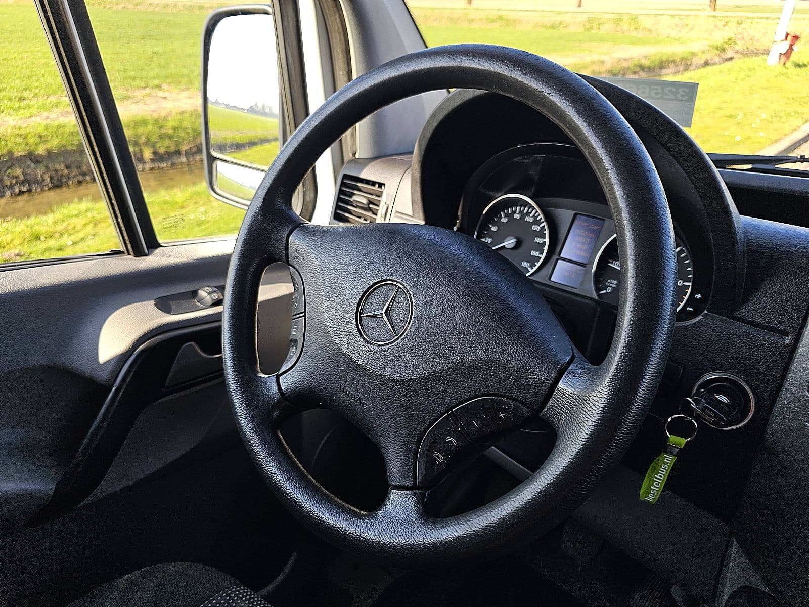 Mercedes-Benz Sprinter thumbnail 8