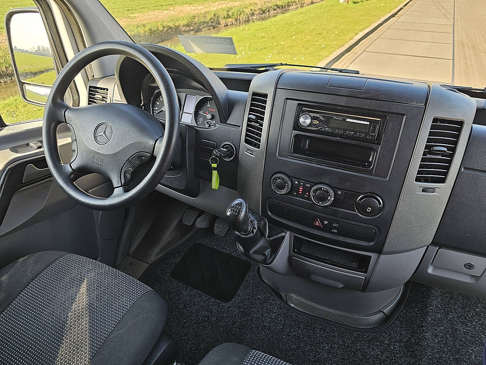 Mercedes-Benz Sprinter thumbnail 7