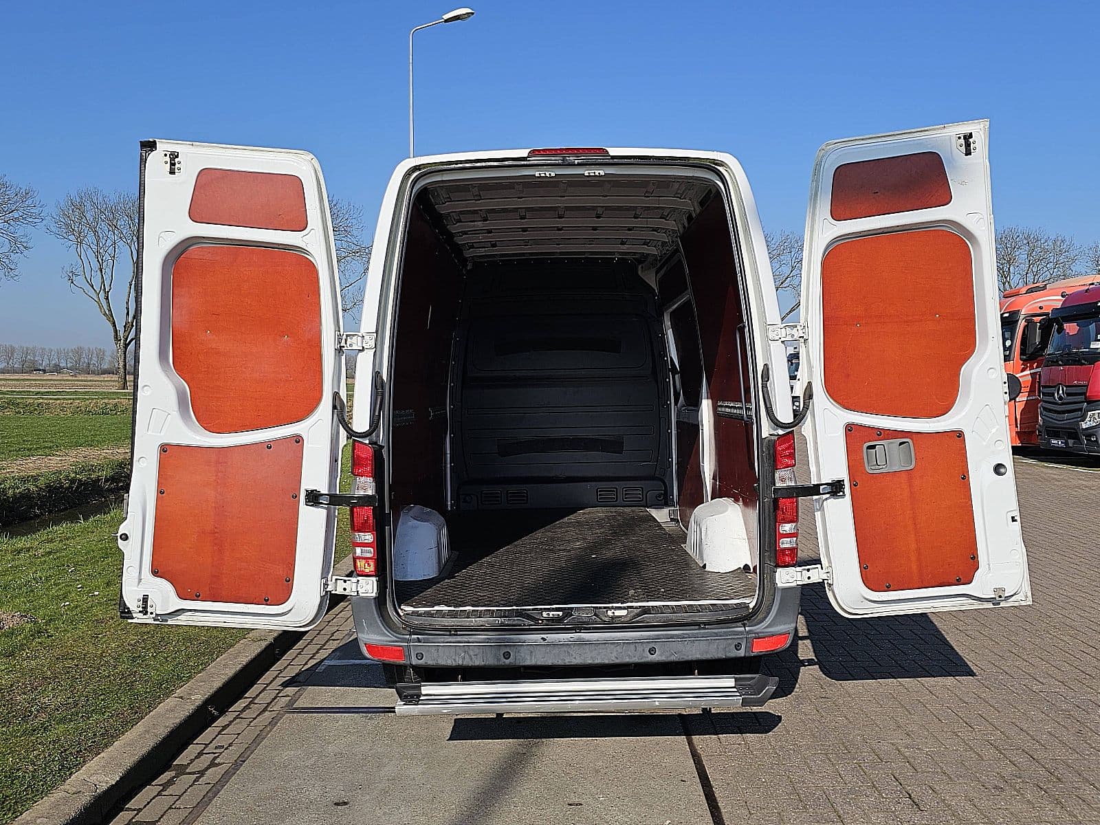 Mercedes-Benz Sprinter thumbnail 10