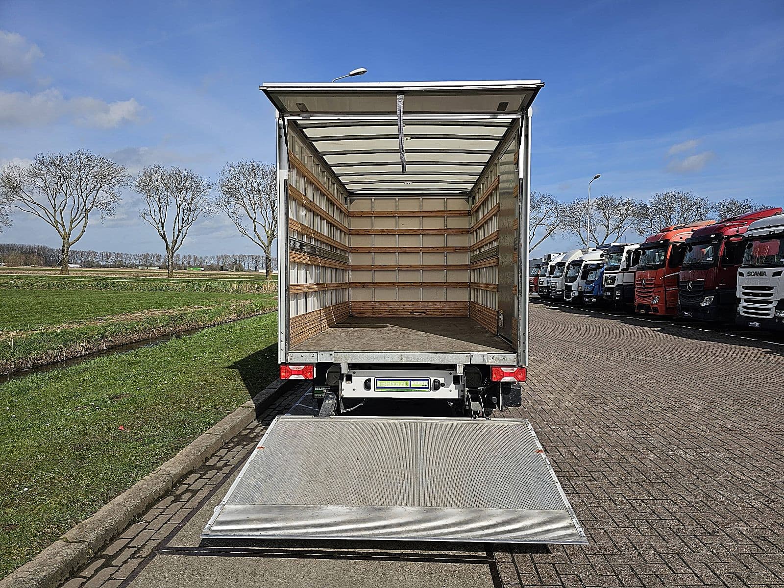 Volkswagen Crafter thumbnail 12