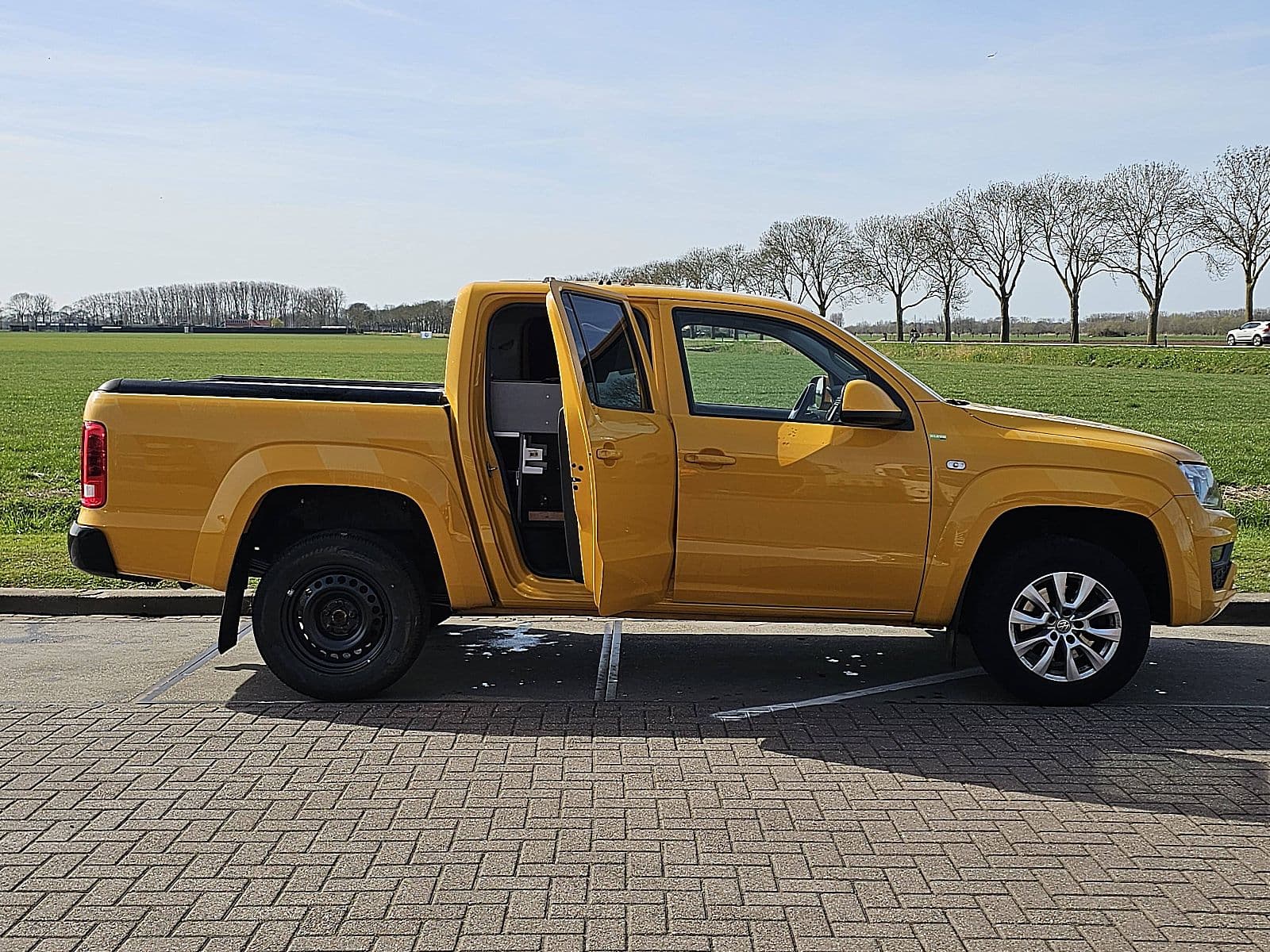 Volkswagen Amarok thumbnail 15