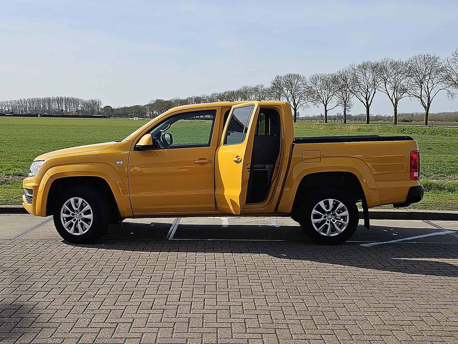 Volkswagen Amarok thumbnail 18