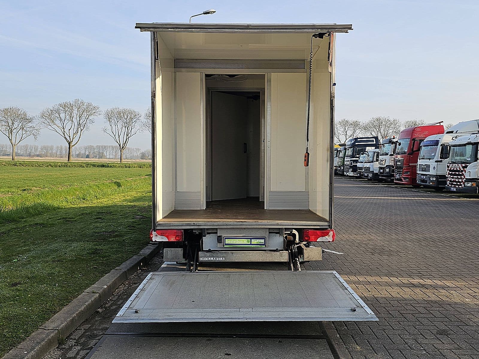 Mercedes-Benz Sprinter thumbnail 12