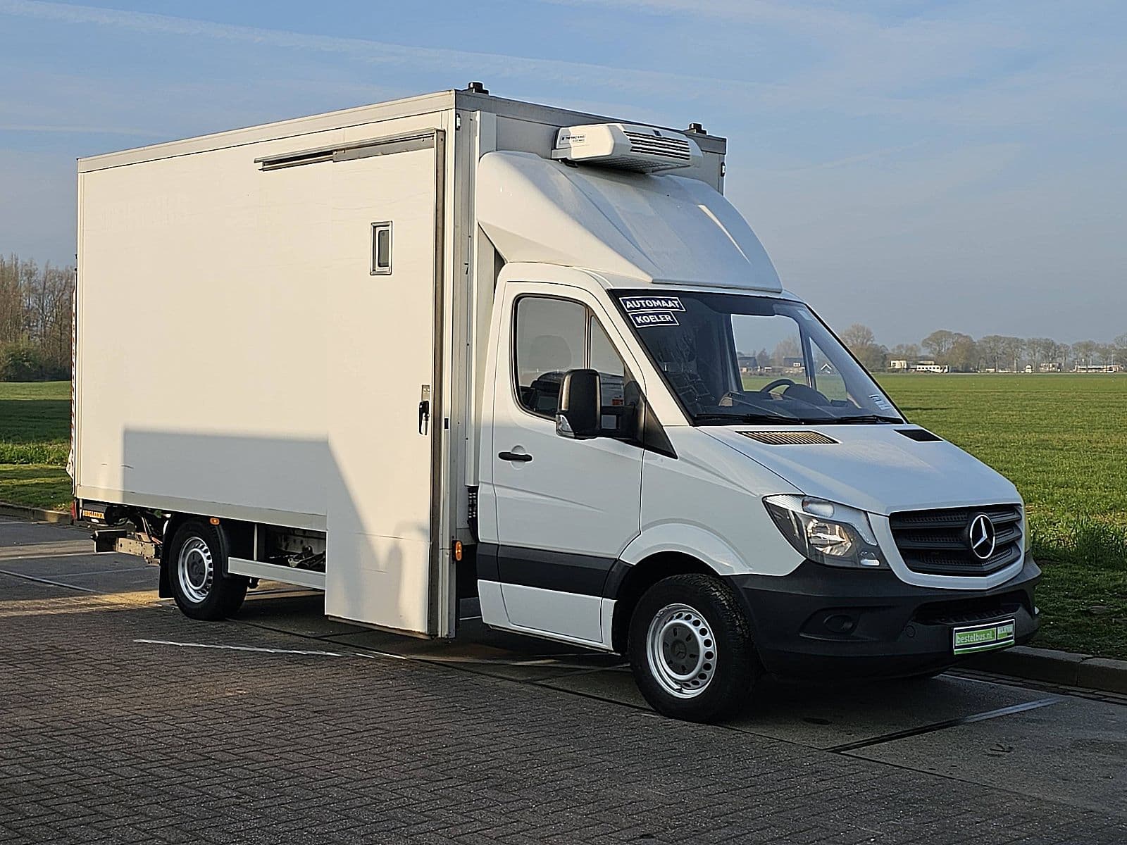 Mercedes-Benz Sprinter thumbnail 4