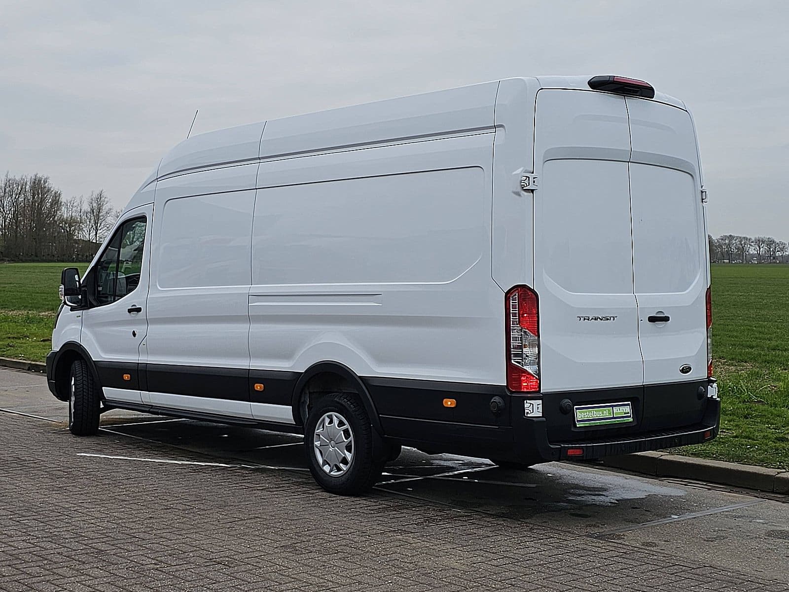 Ford Transit thumbnail 5