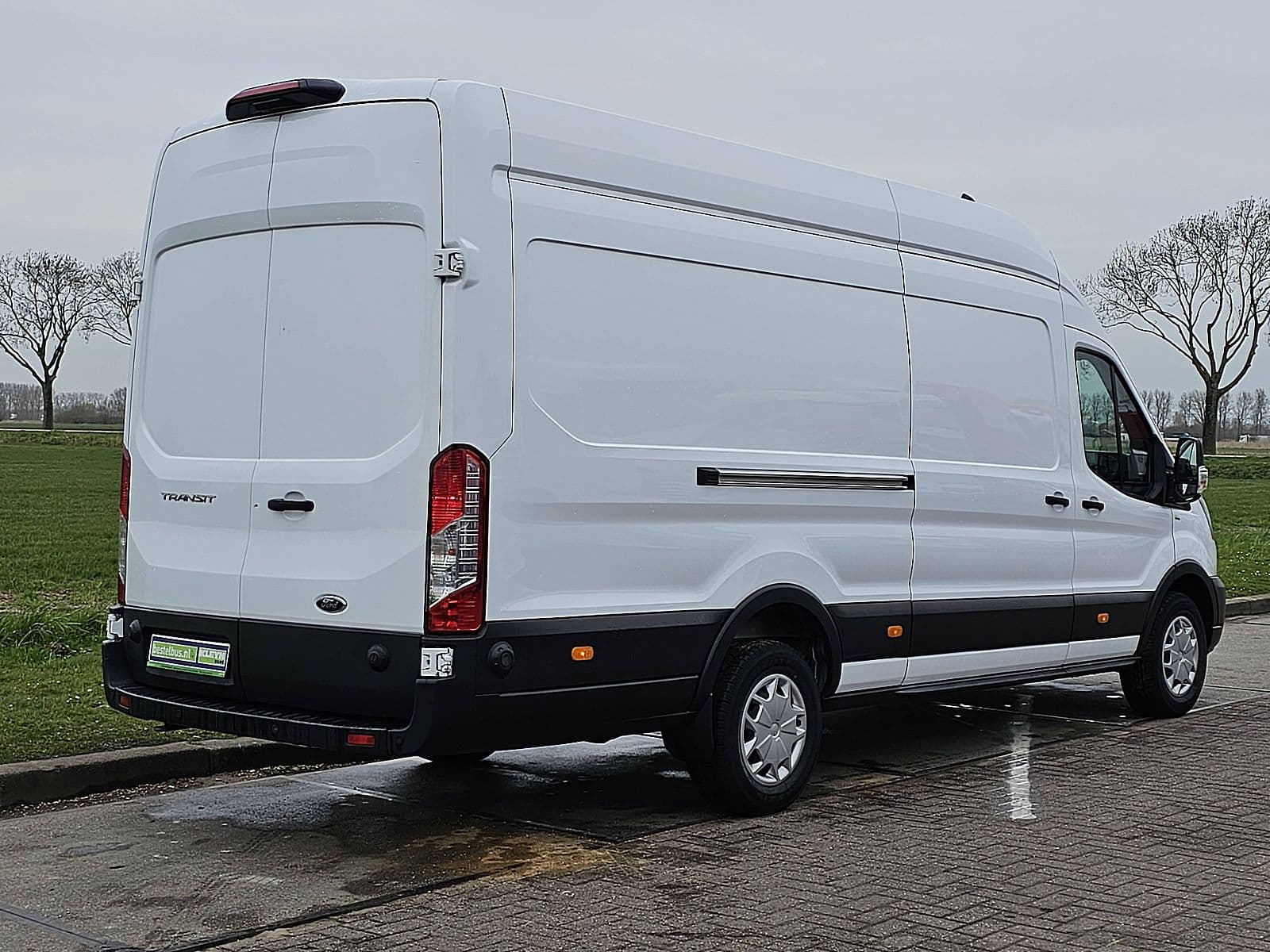 Ford Transit thumbnail 3
