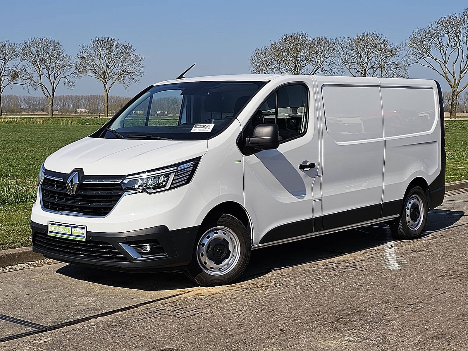 Renault Trafic thumbnail 2