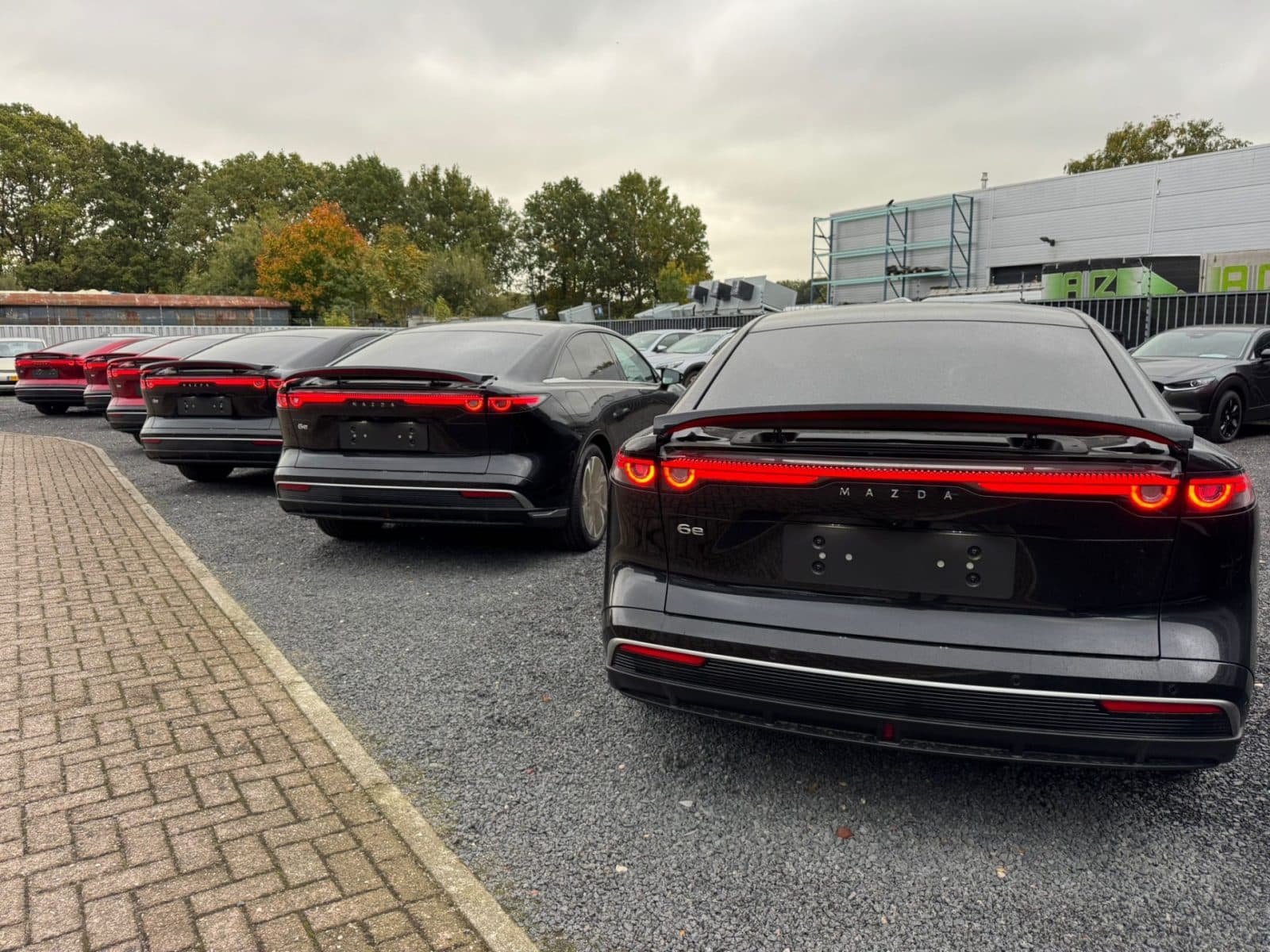 Mazda 6e Takumi 68.8 kWh – Alle kleuren en uitvoeringen uit voorraad leverbaar met € 2.000,- introductiekorting! 0% Financial lease* thumbnail 2