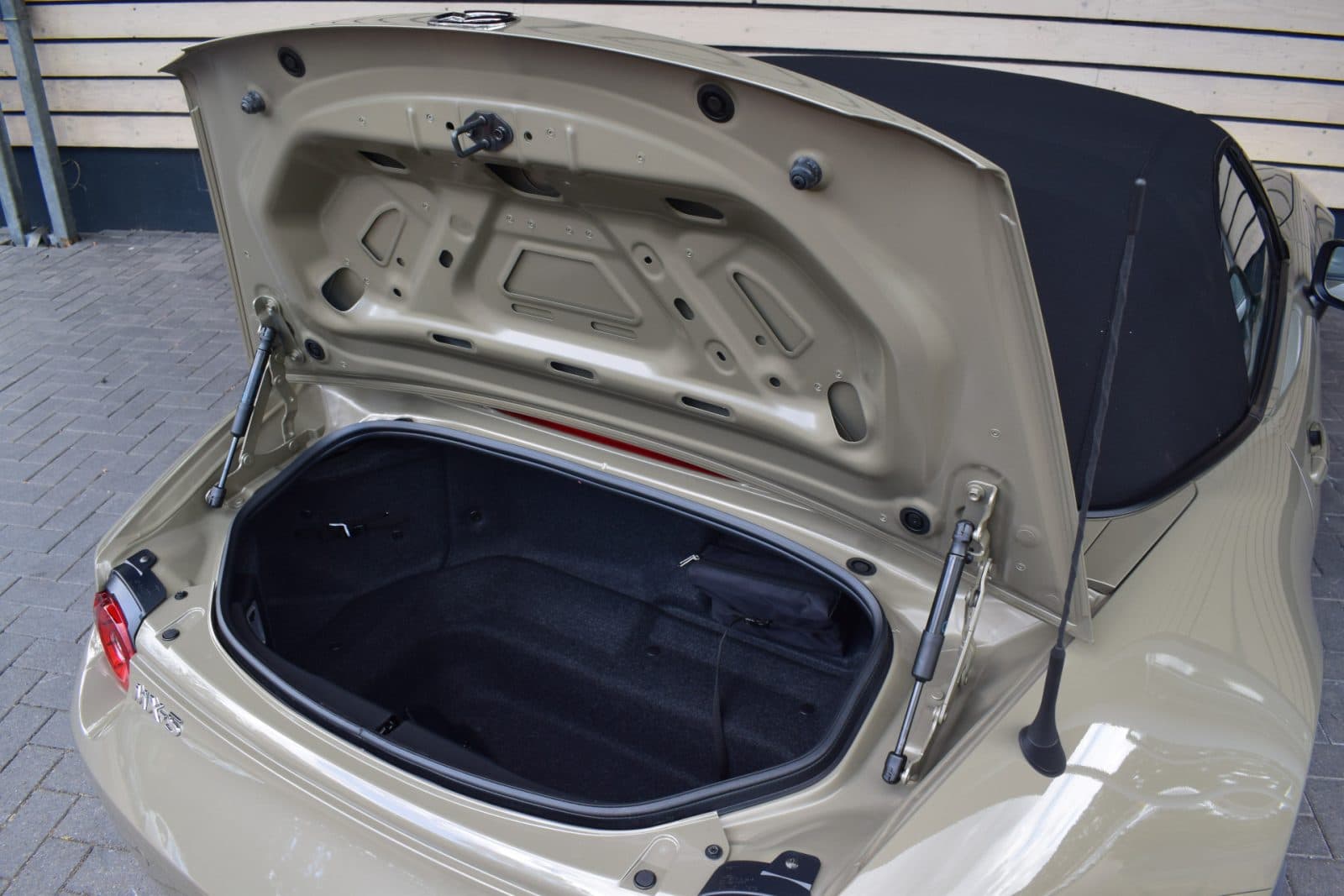 Mazda MX-5 1.5 SkyActiv-G 132 Exclusive-Line – Nu ALL-IN voor € 499,- p.m i.c.m Private lease* thumbnail 12